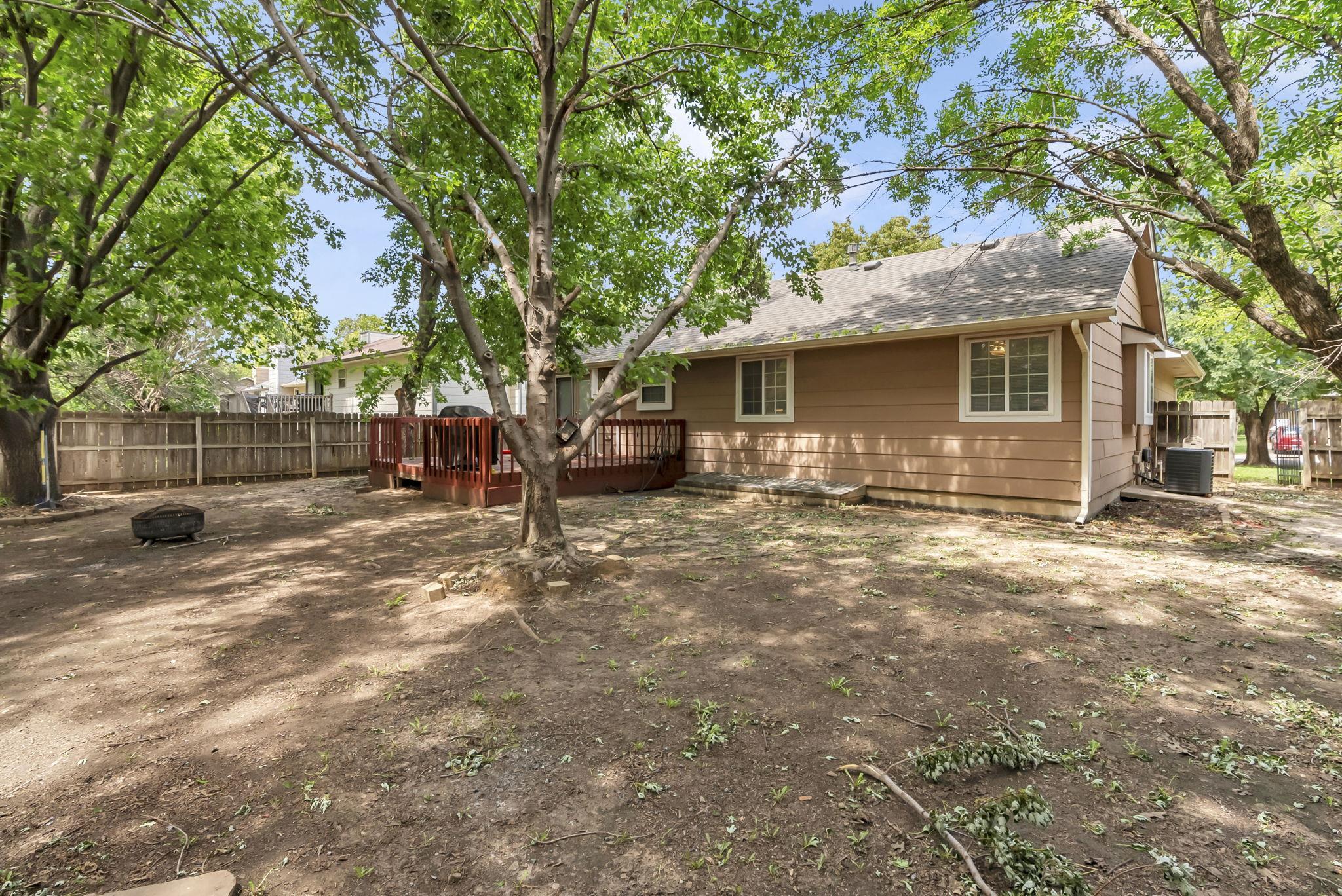1109 N Lark Ln Property Photo 30