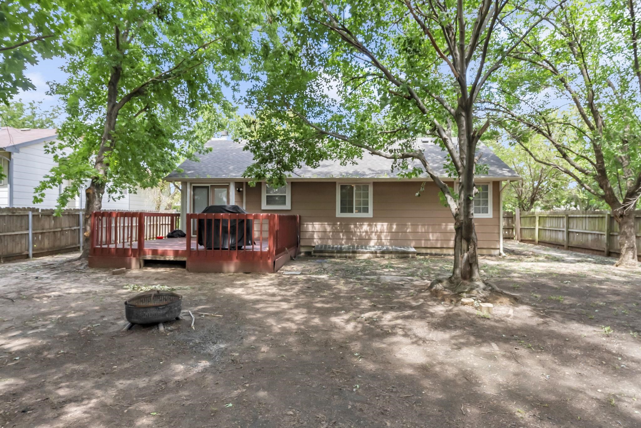 1109 N Lark Ln Property Photo 31