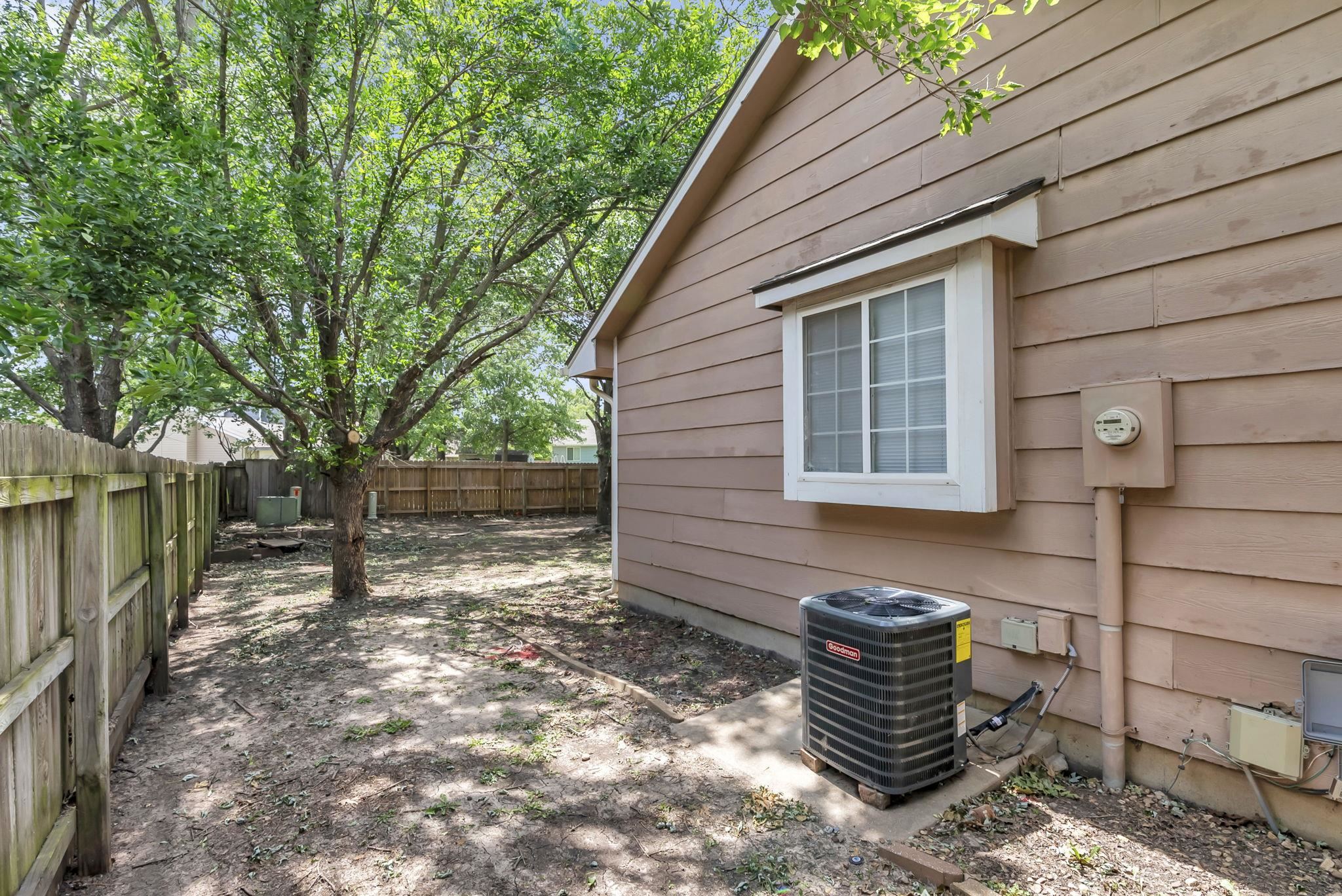 1109 N Lark Ln Property Photo 33