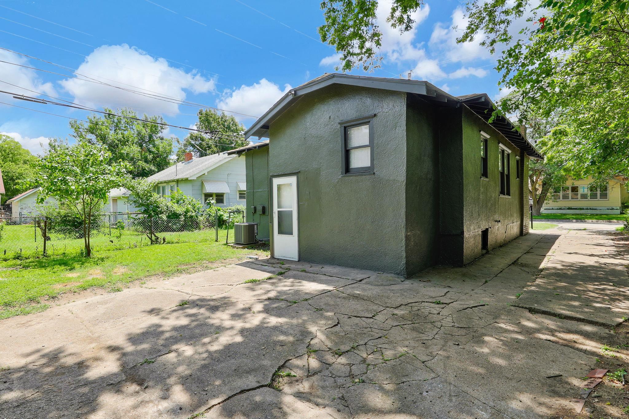 2416 W Burton St Property Photo 33