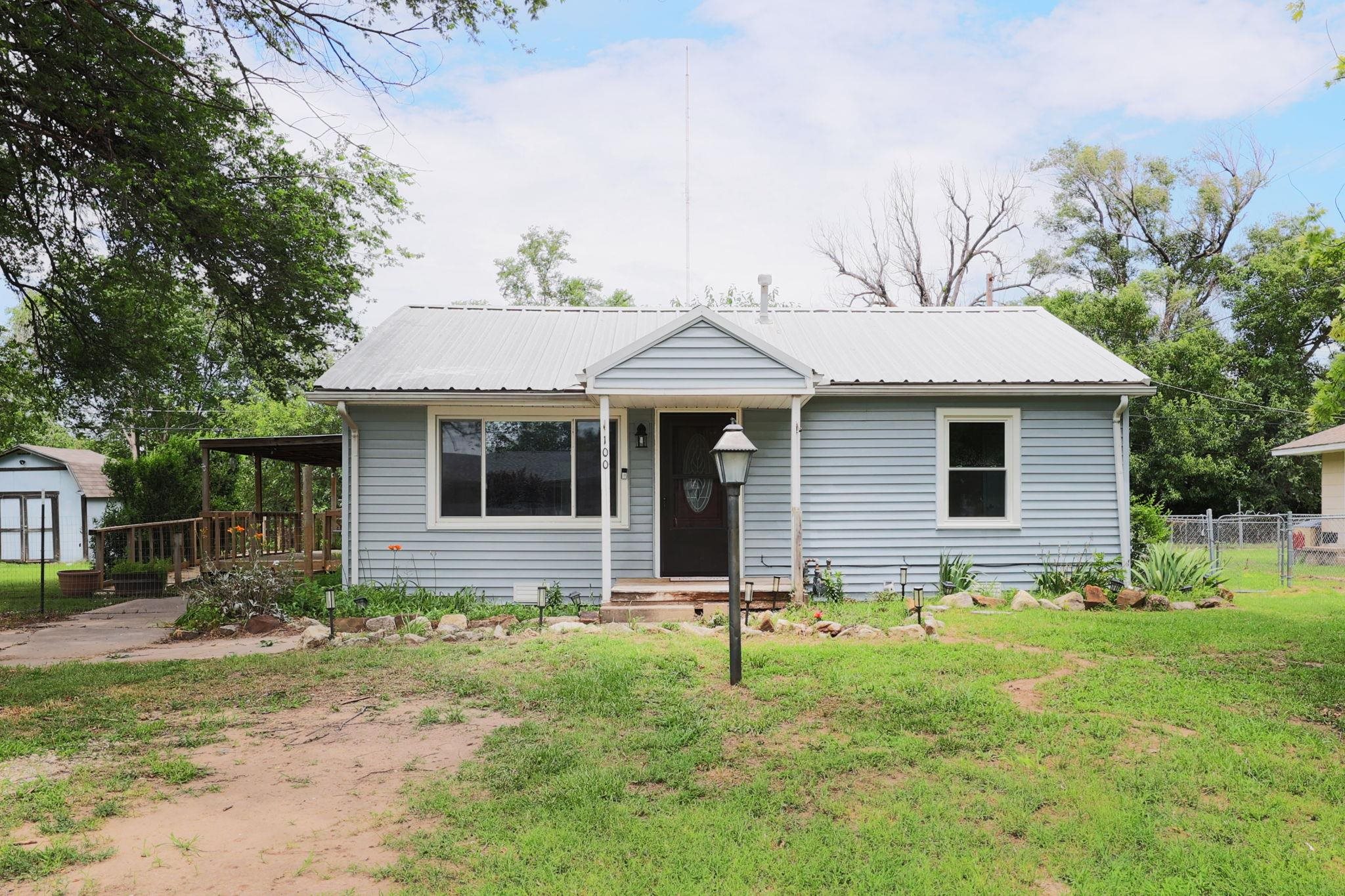 100 E Valley Rd Property Photo 1