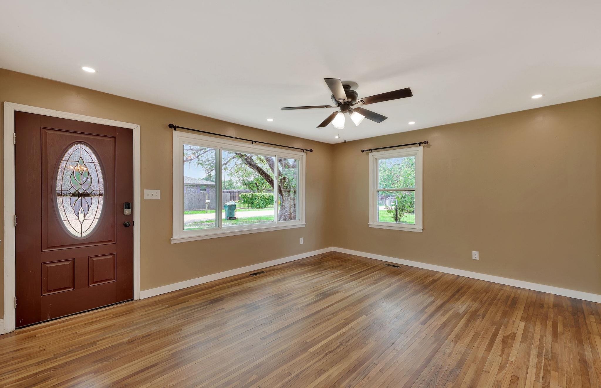 100 E Valley Rd Property Photo 8