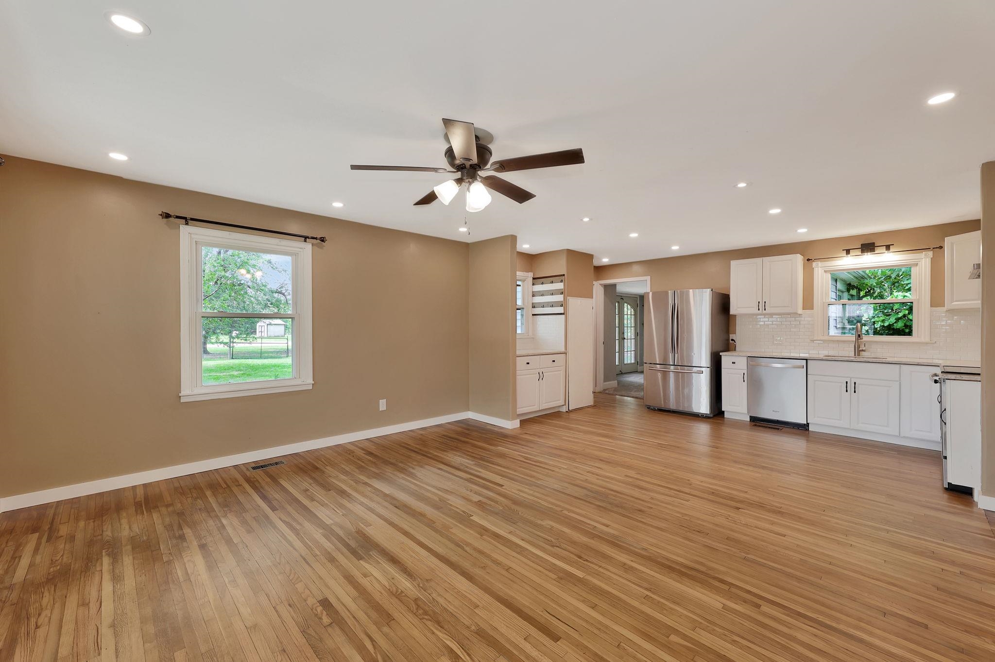 100 E Valley Rd Property Photo 9