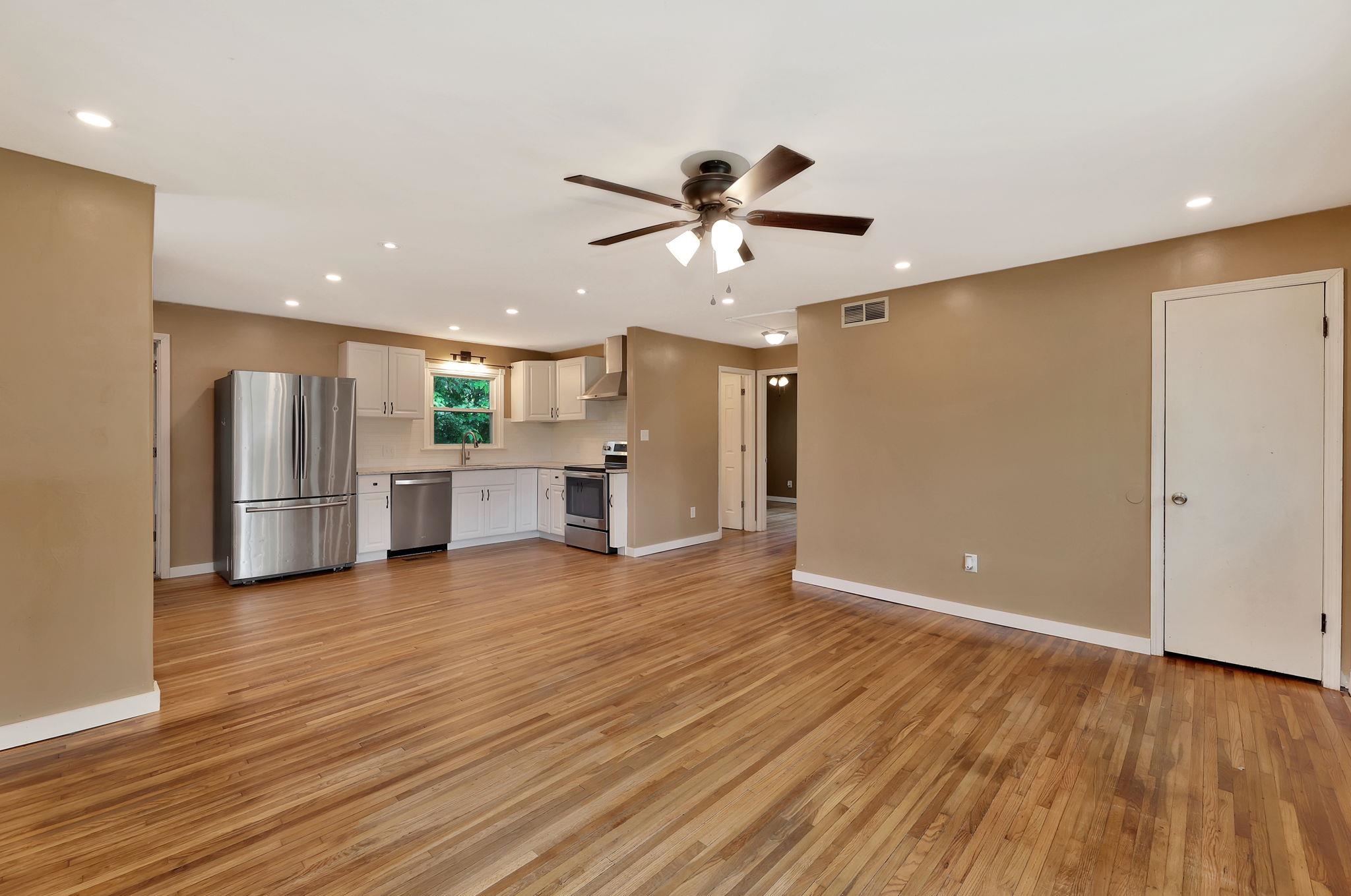 100 E Valley Rd Property Photo 10