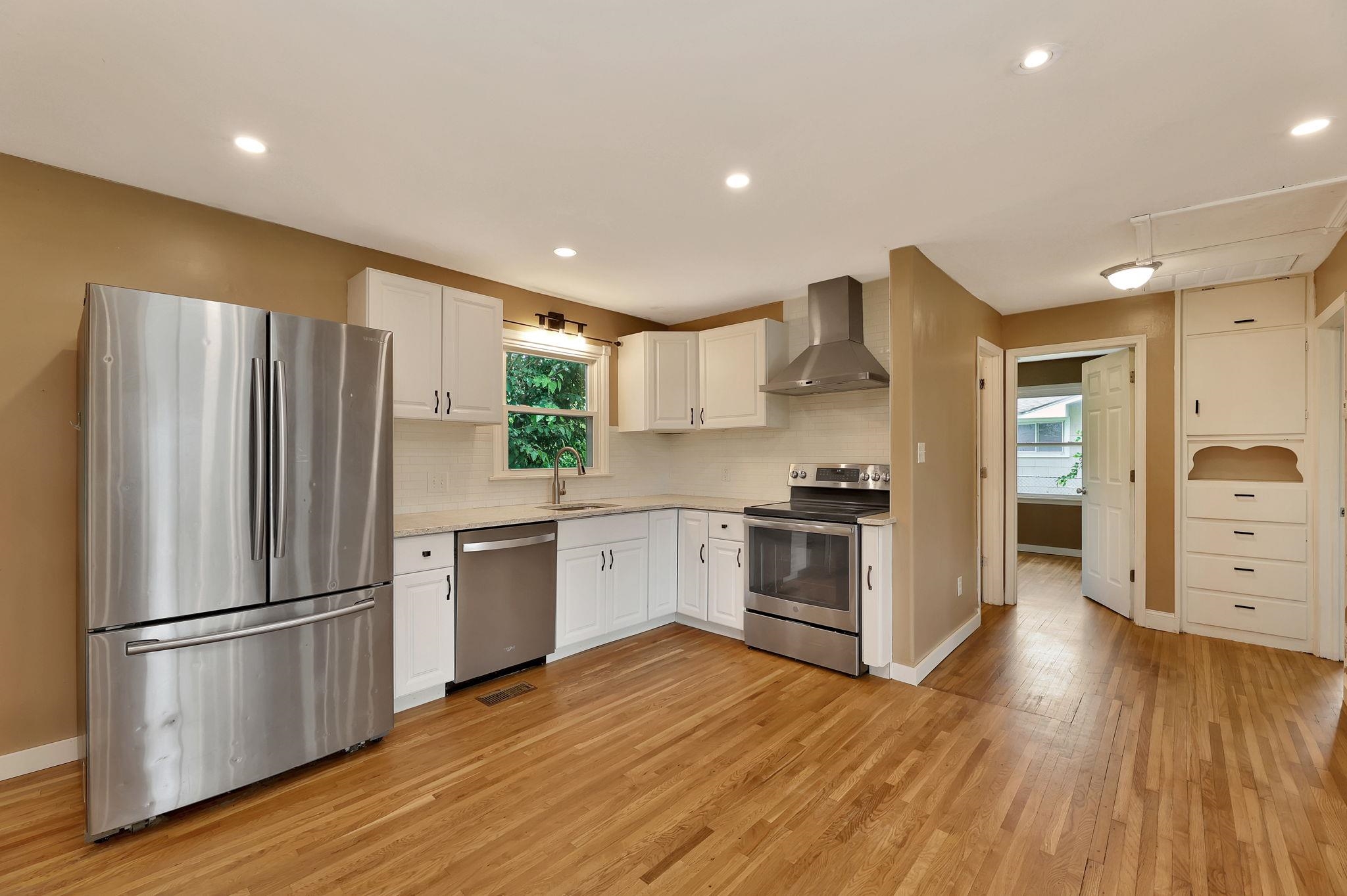 100 E Valley Rd Property Photo 12