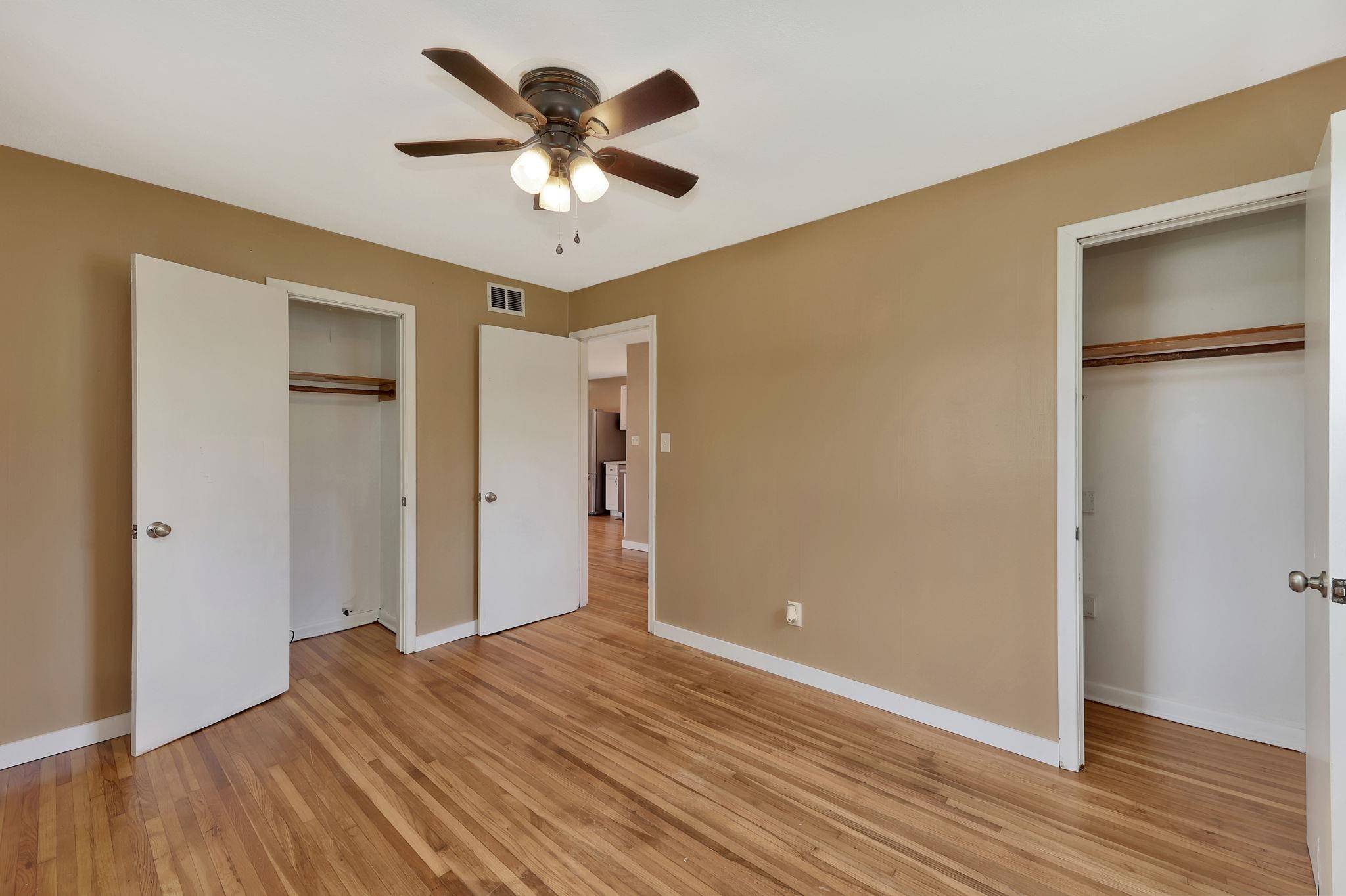 100 E Valley Rd Property Photo 15