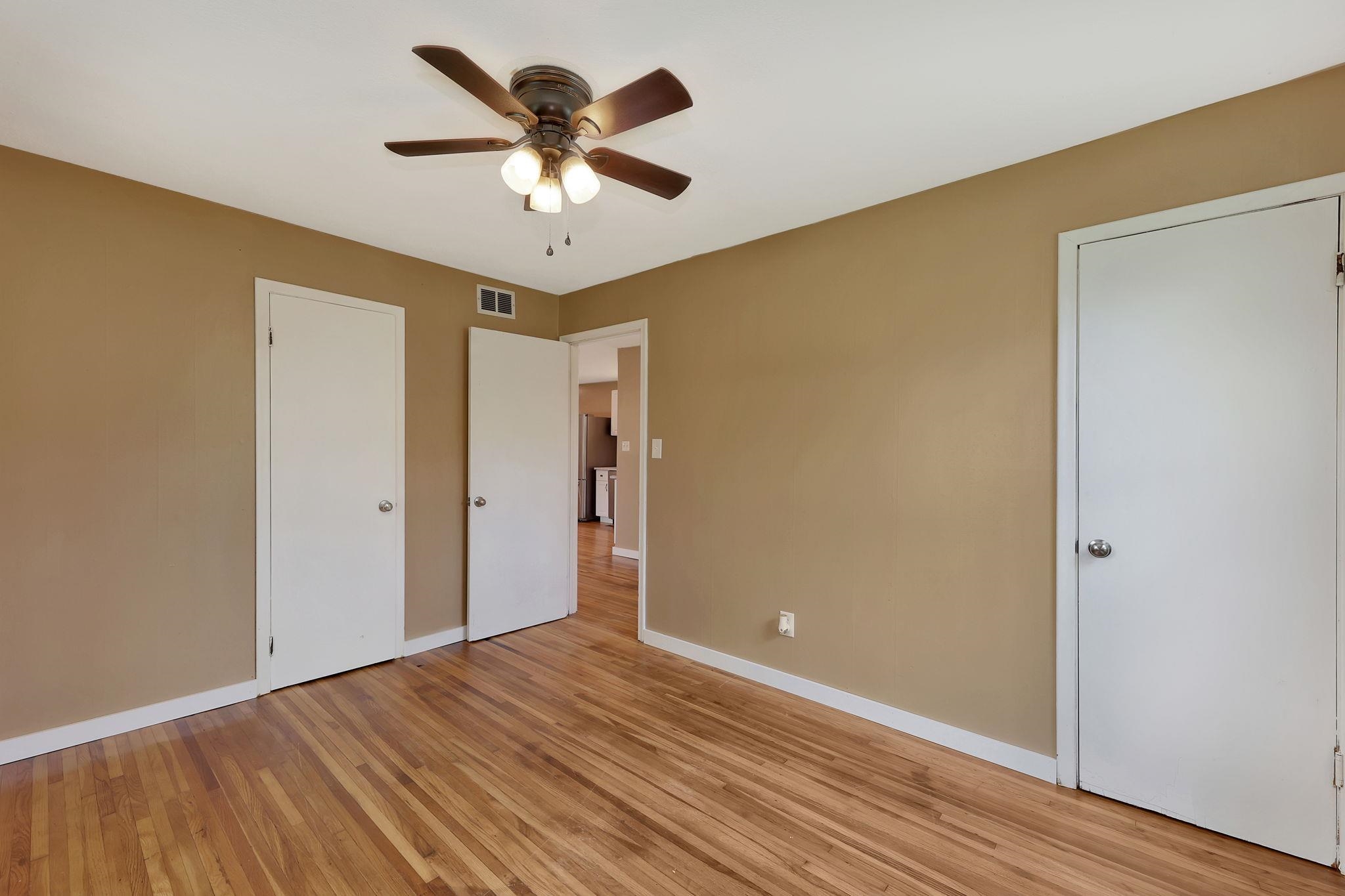 100 E Valley Rd Property Photo 16