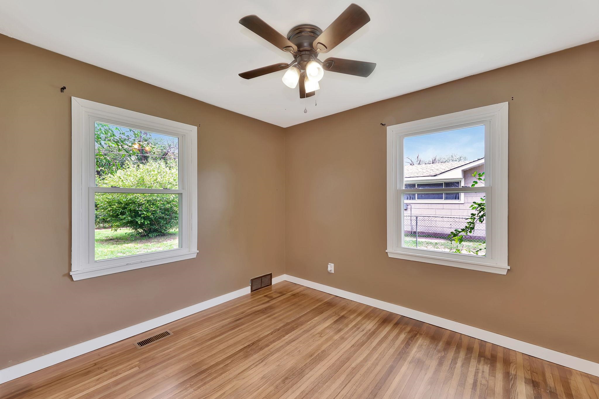 100 E Valley Rd Property Photo 18