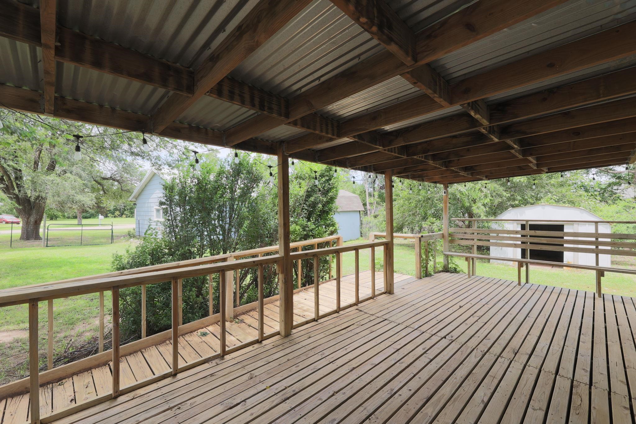 100 E Valley Rd Property Photo 24