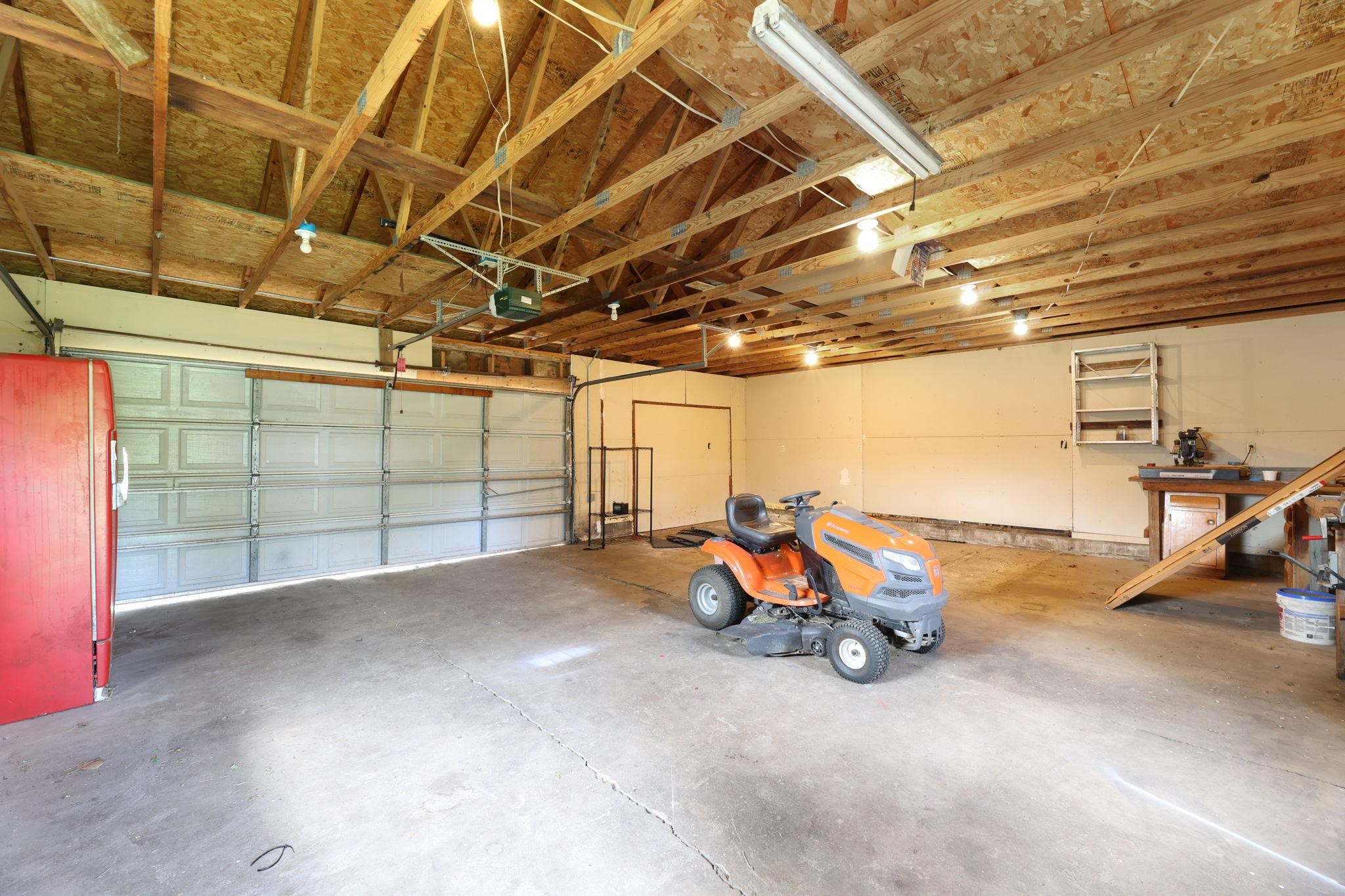 100 E Valley Rd Property Photo 27