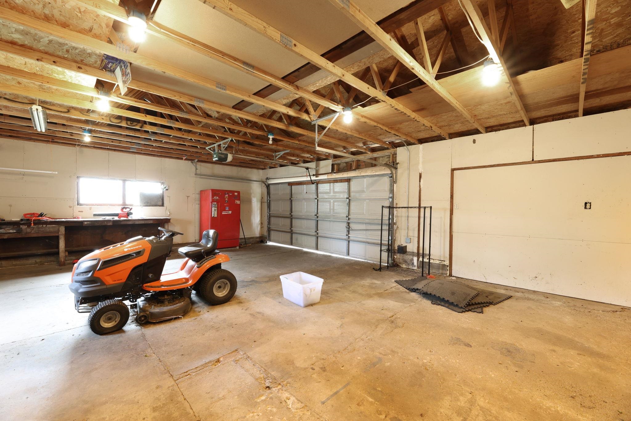 100 E Valley Rd Property Photo 29