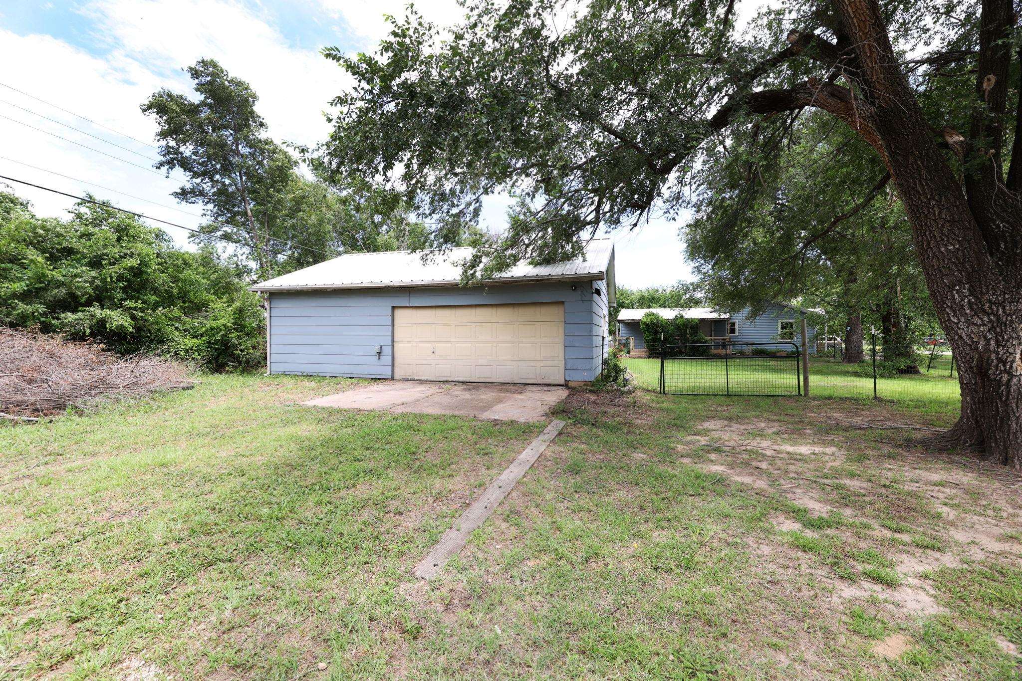 100 E Valley Rd Property Photo 32