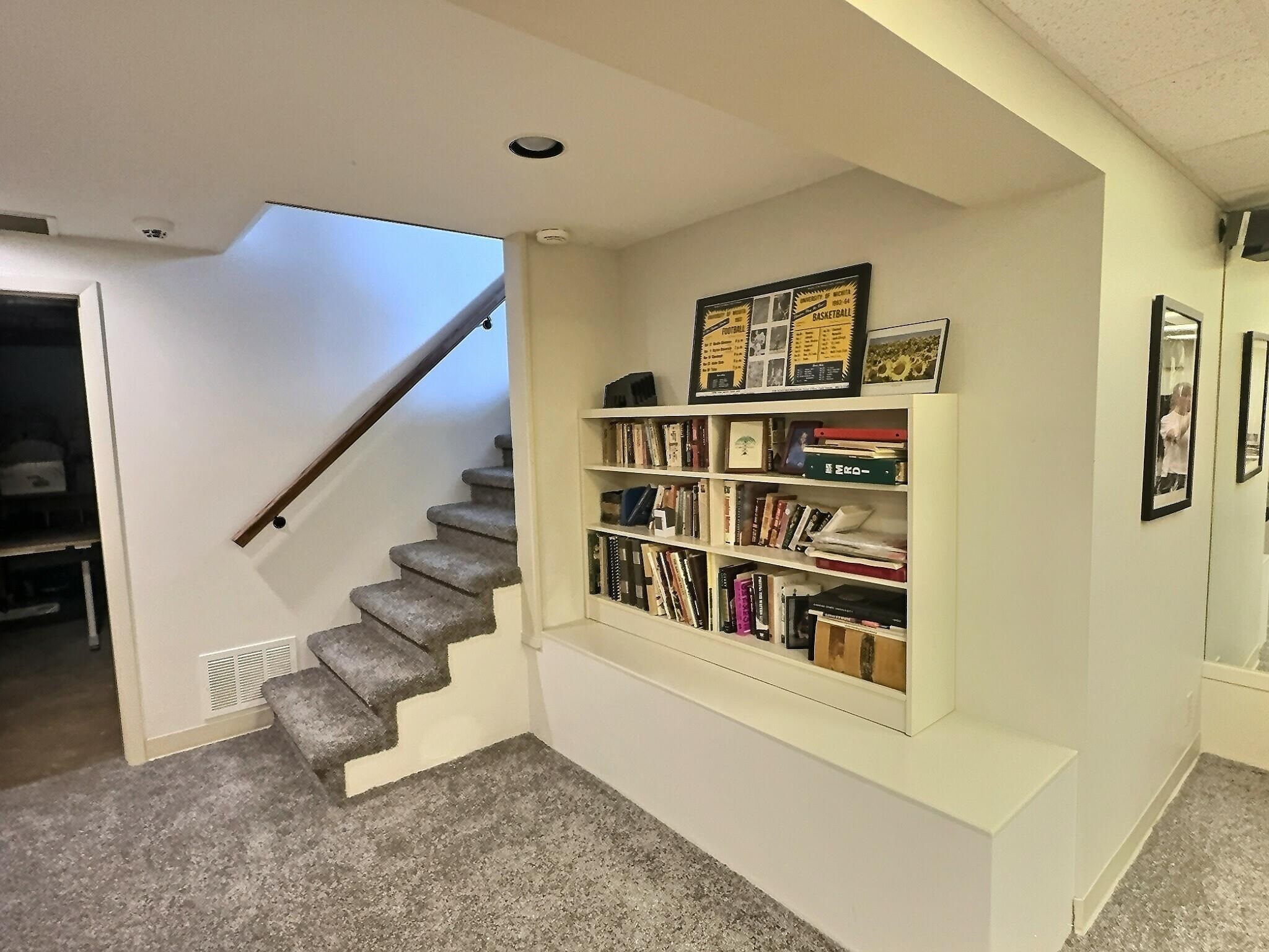 2400 N Dellrose St Property Photo 27