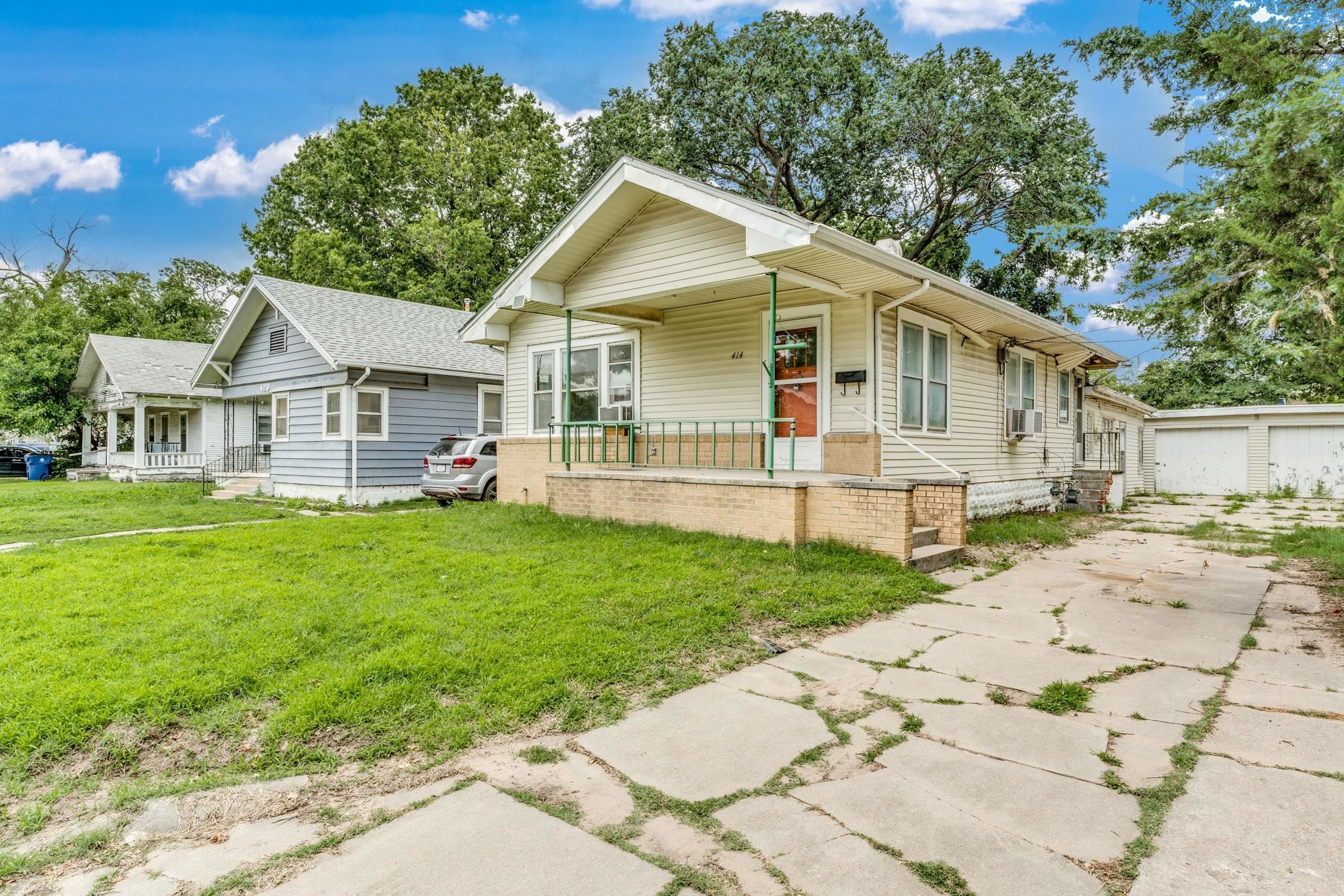 414 W Avenue C Property Photo 4