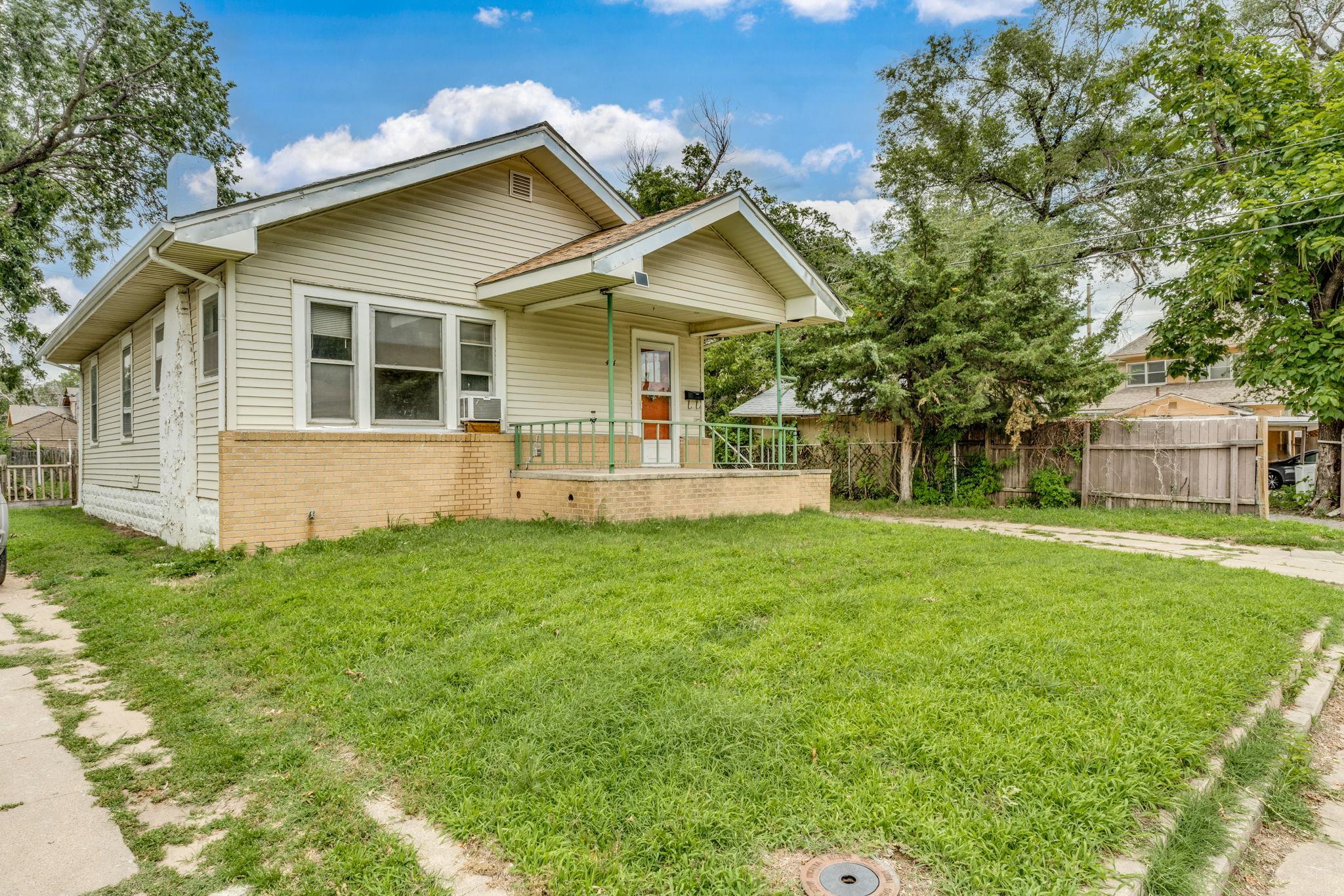 414 W Avenue C Property Photo 5