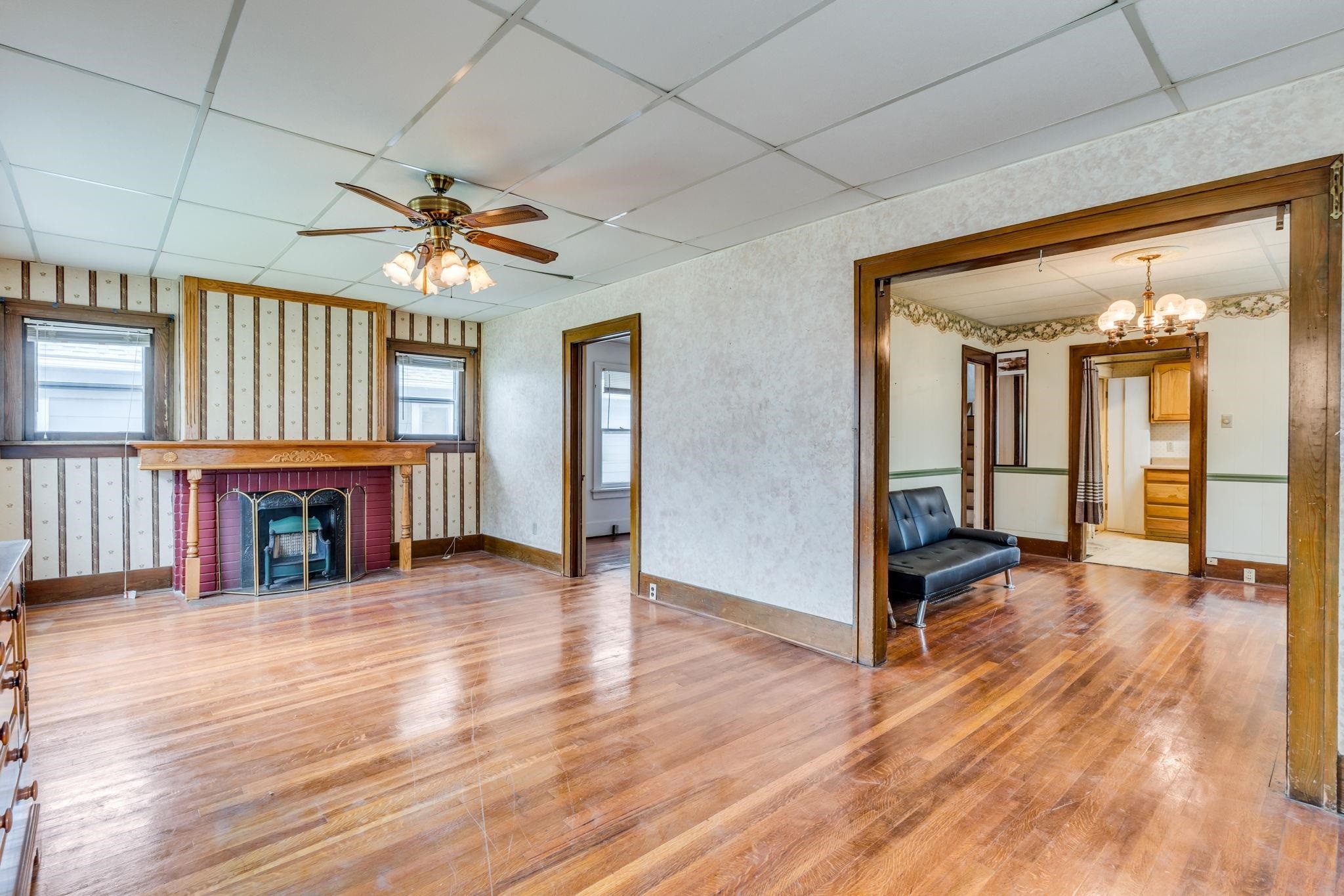 414 W Avenue C Property Photo 6