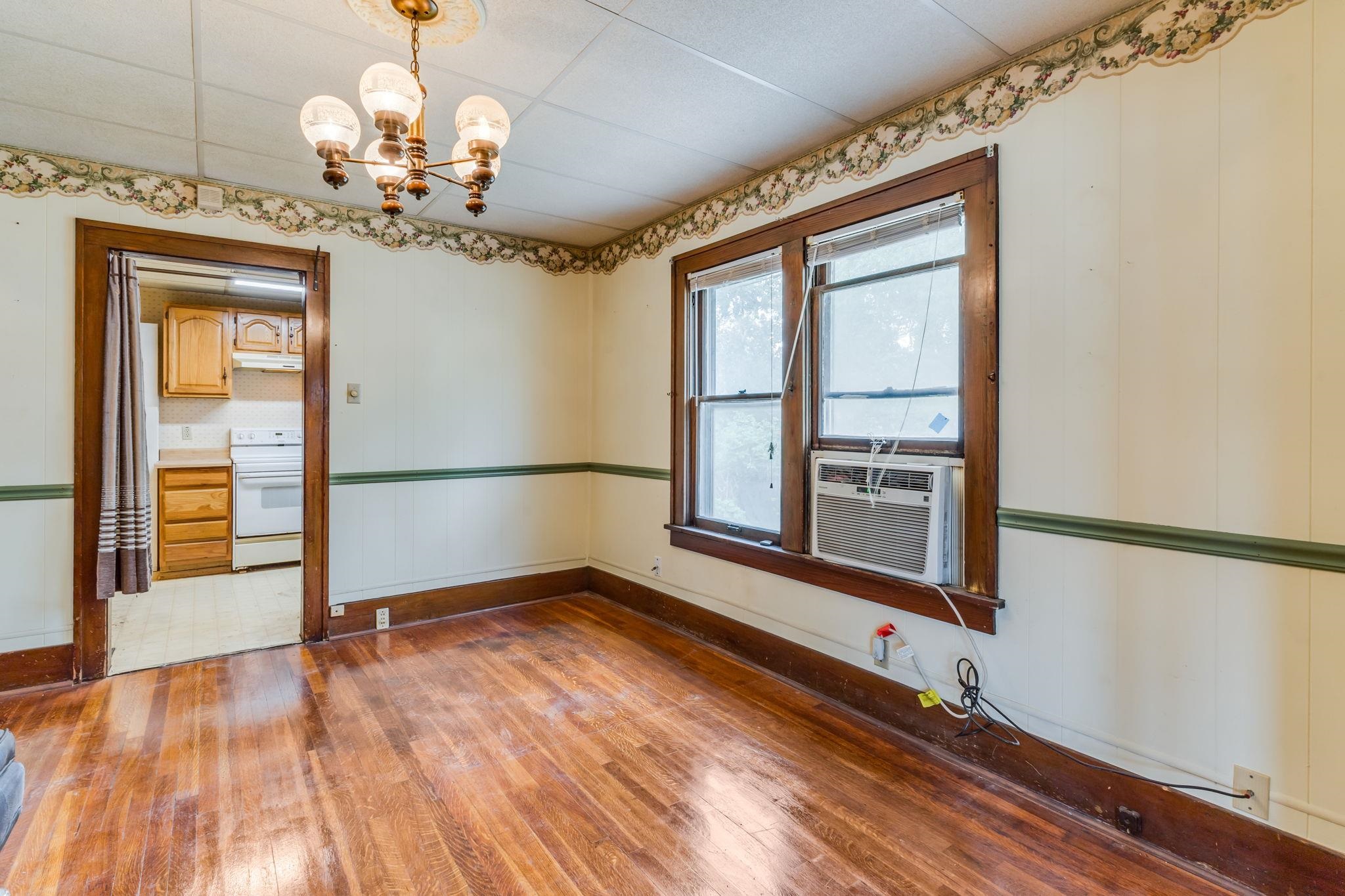 414 W Avenue C Property Photo 10