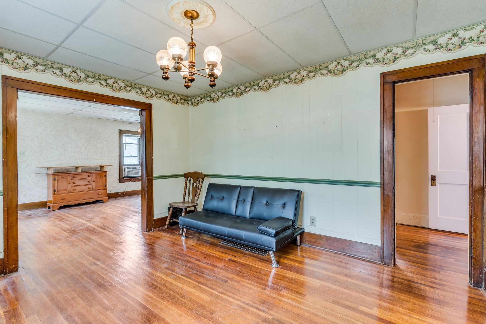 414 W Avenue C Property Photo 12