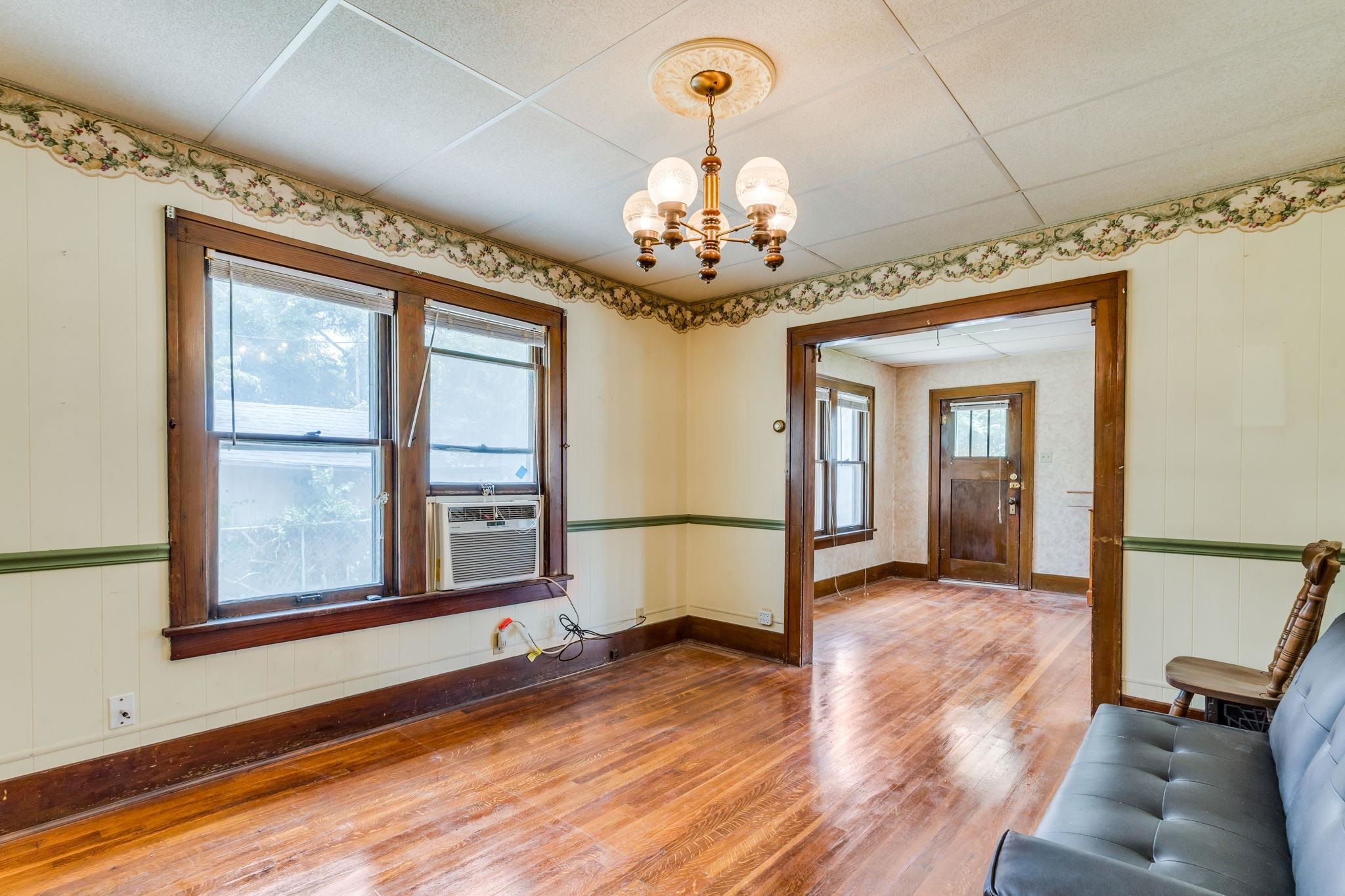 414 W Avenue C Property Photo 13