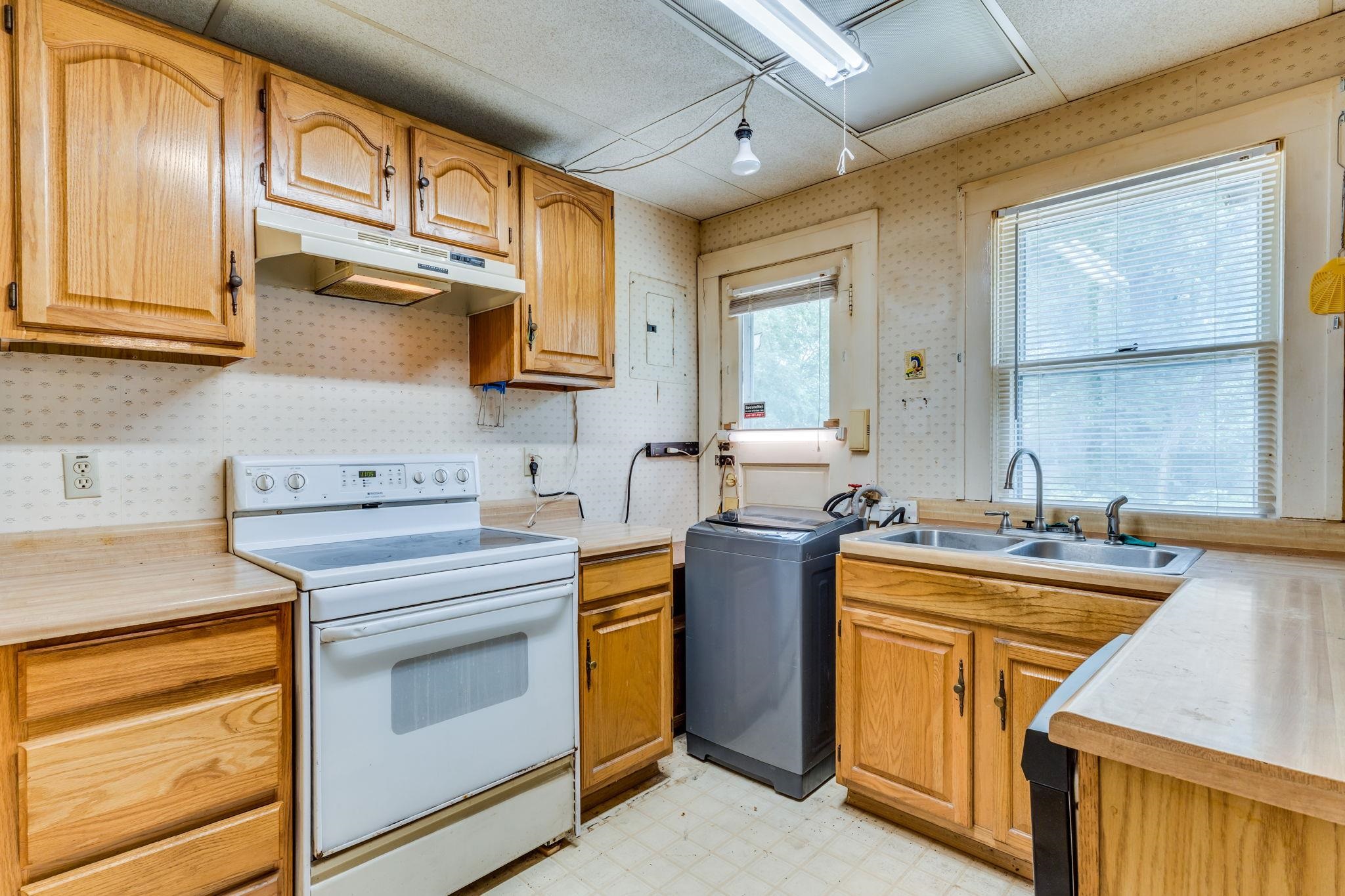 414 W Avenue C Property Photo 14