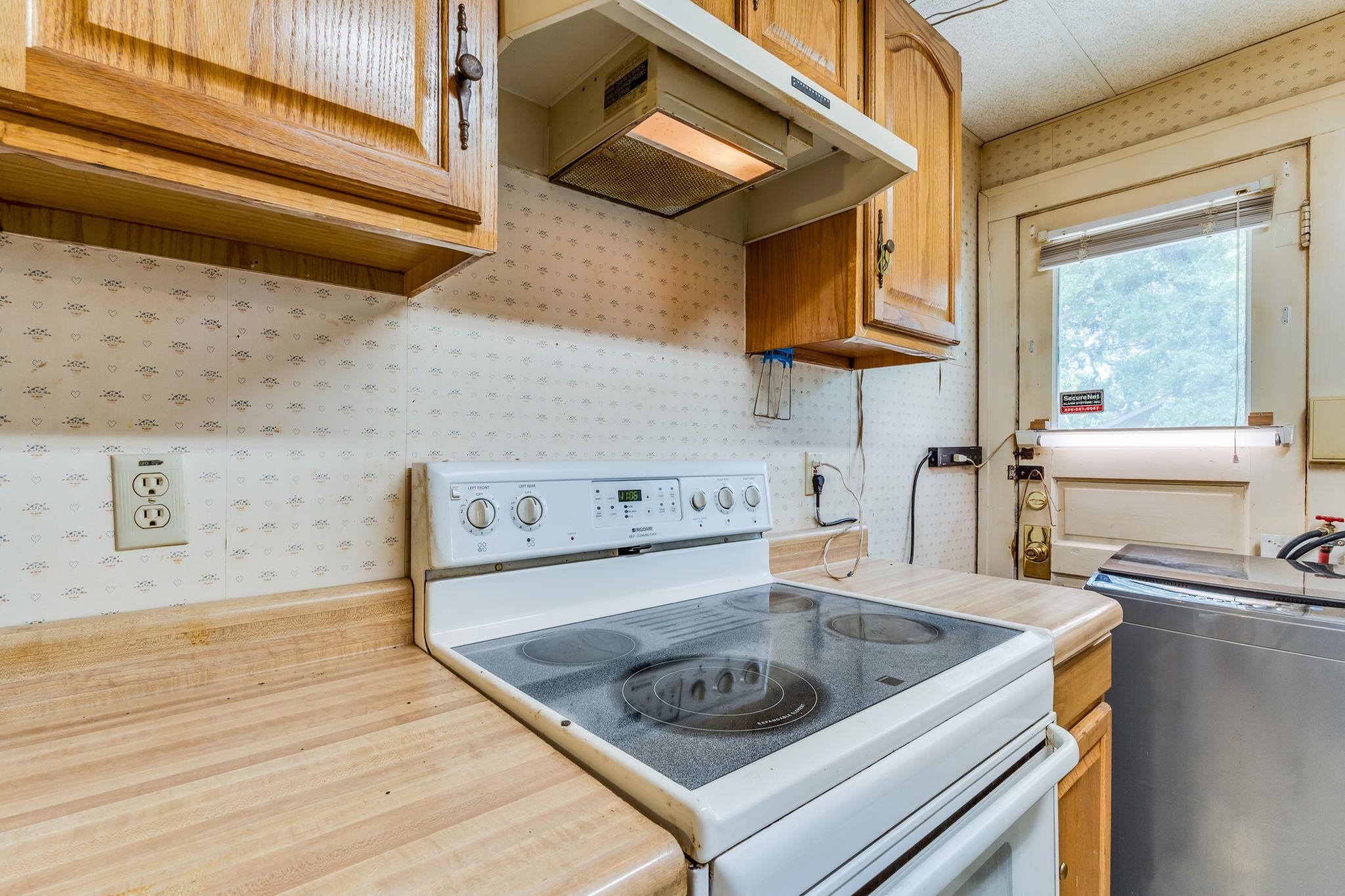 414 W Avenue C Property Photo 17