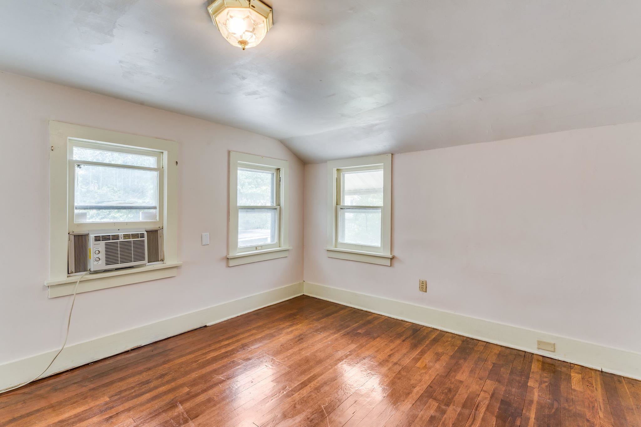 414 W Avenue C Property Photo 23