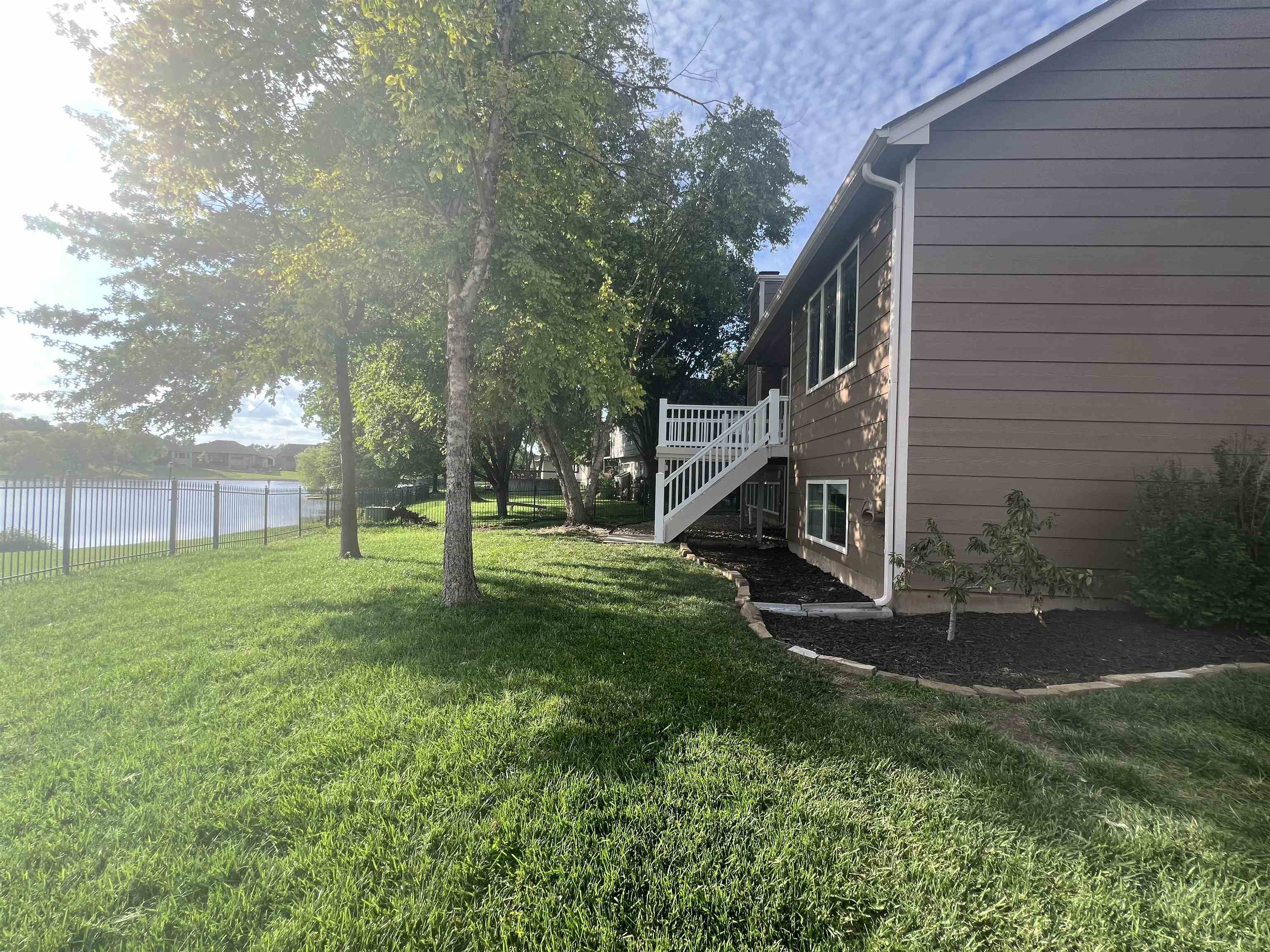313 N Jaax St Property Photo 1