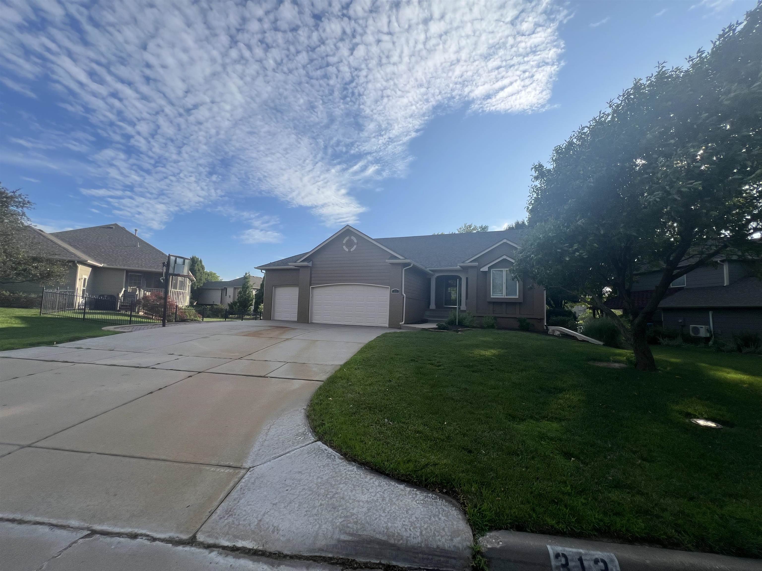 313 N Jaax St Property Photo 3