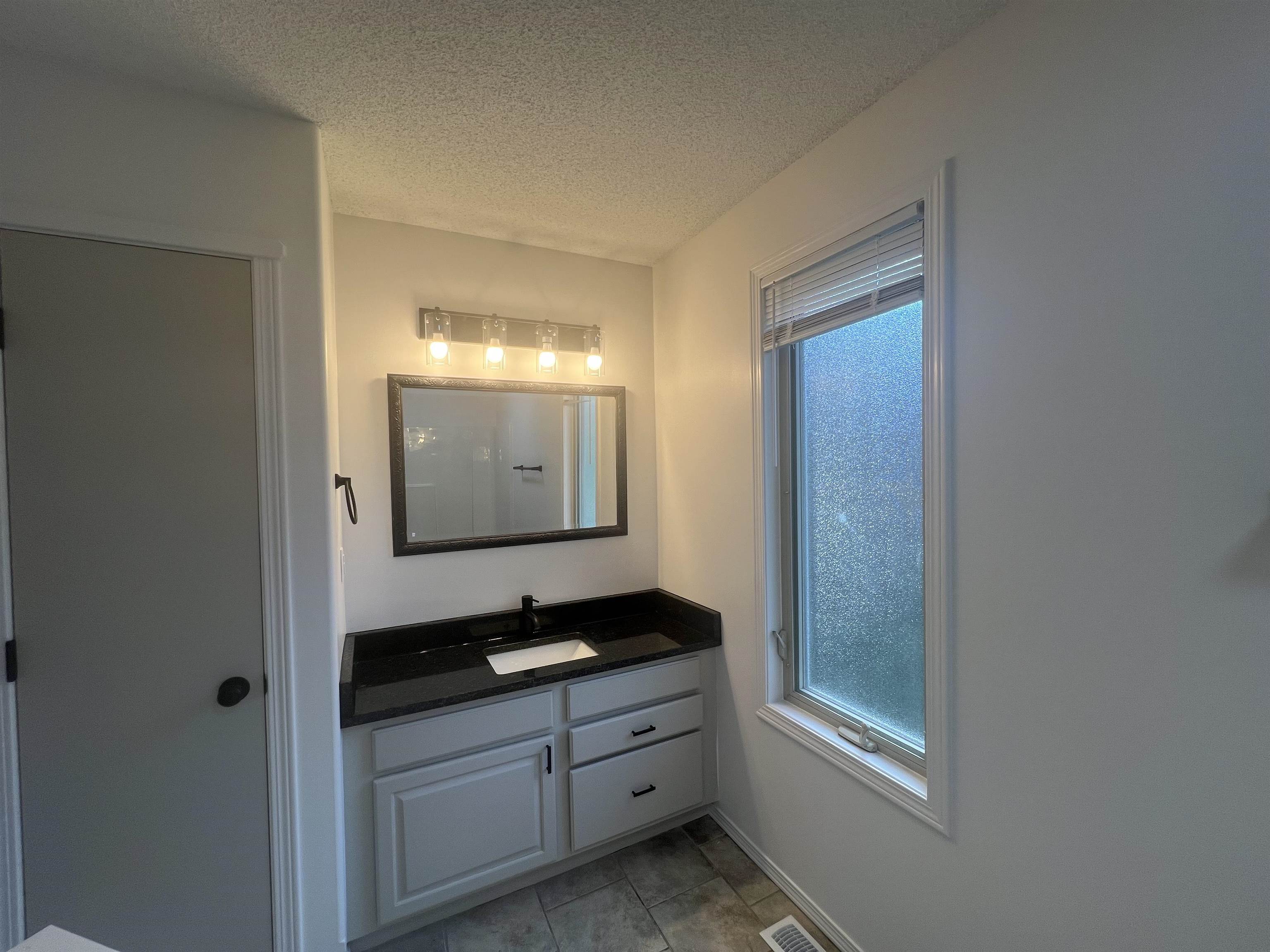 313 N Jaax St Property Photo 17