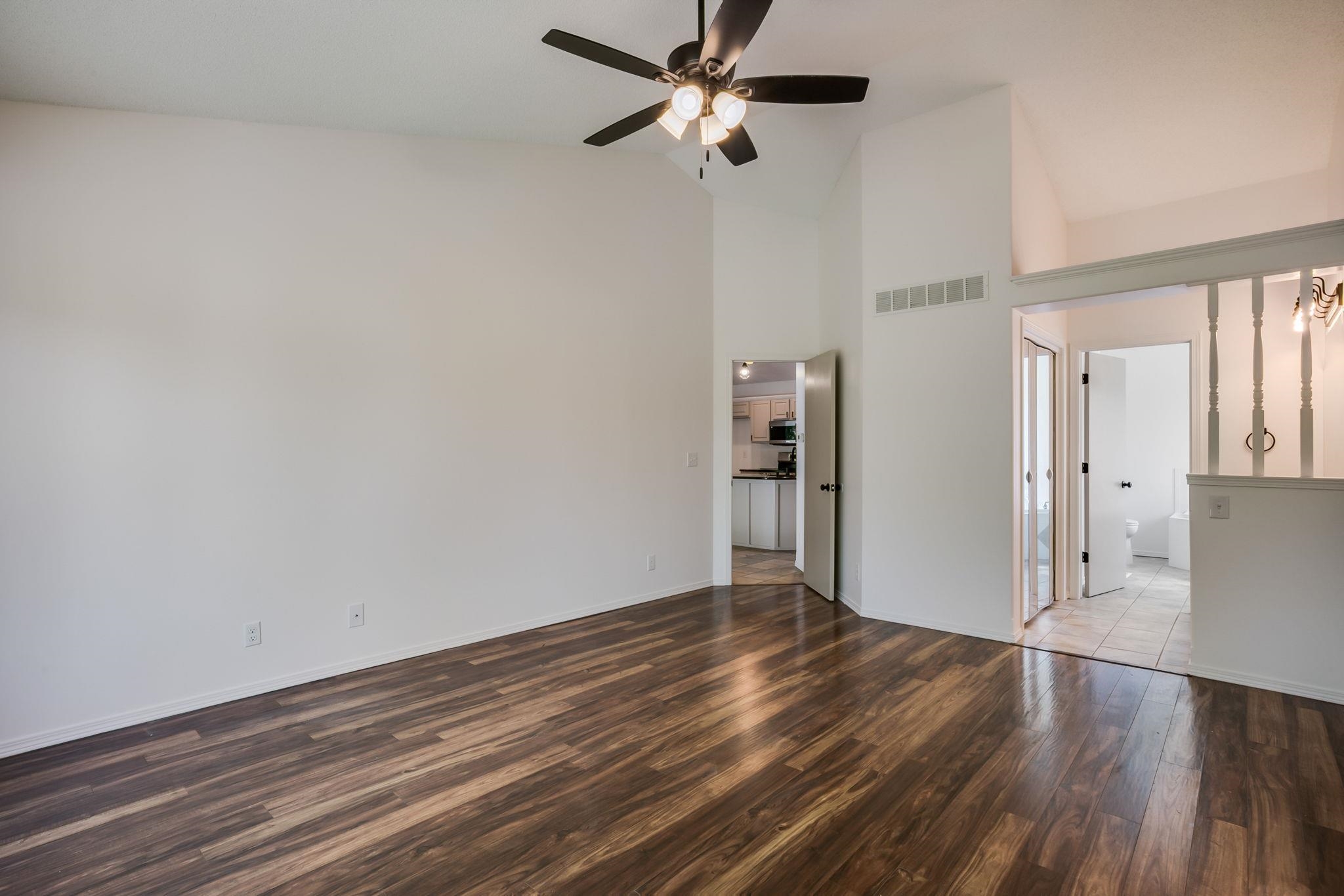 313 N Jaax St Property Photo 17