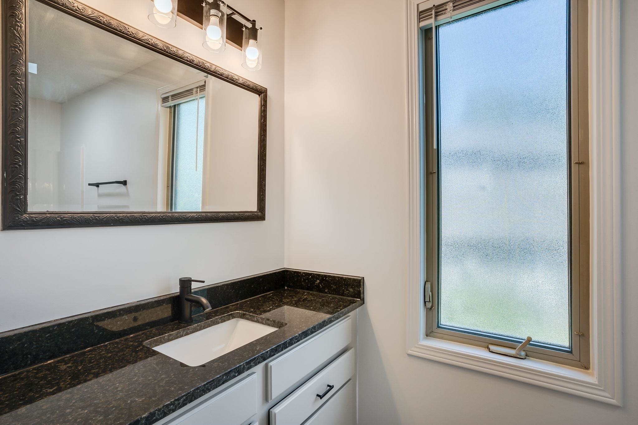 313 N Jaax St Property Photo 22