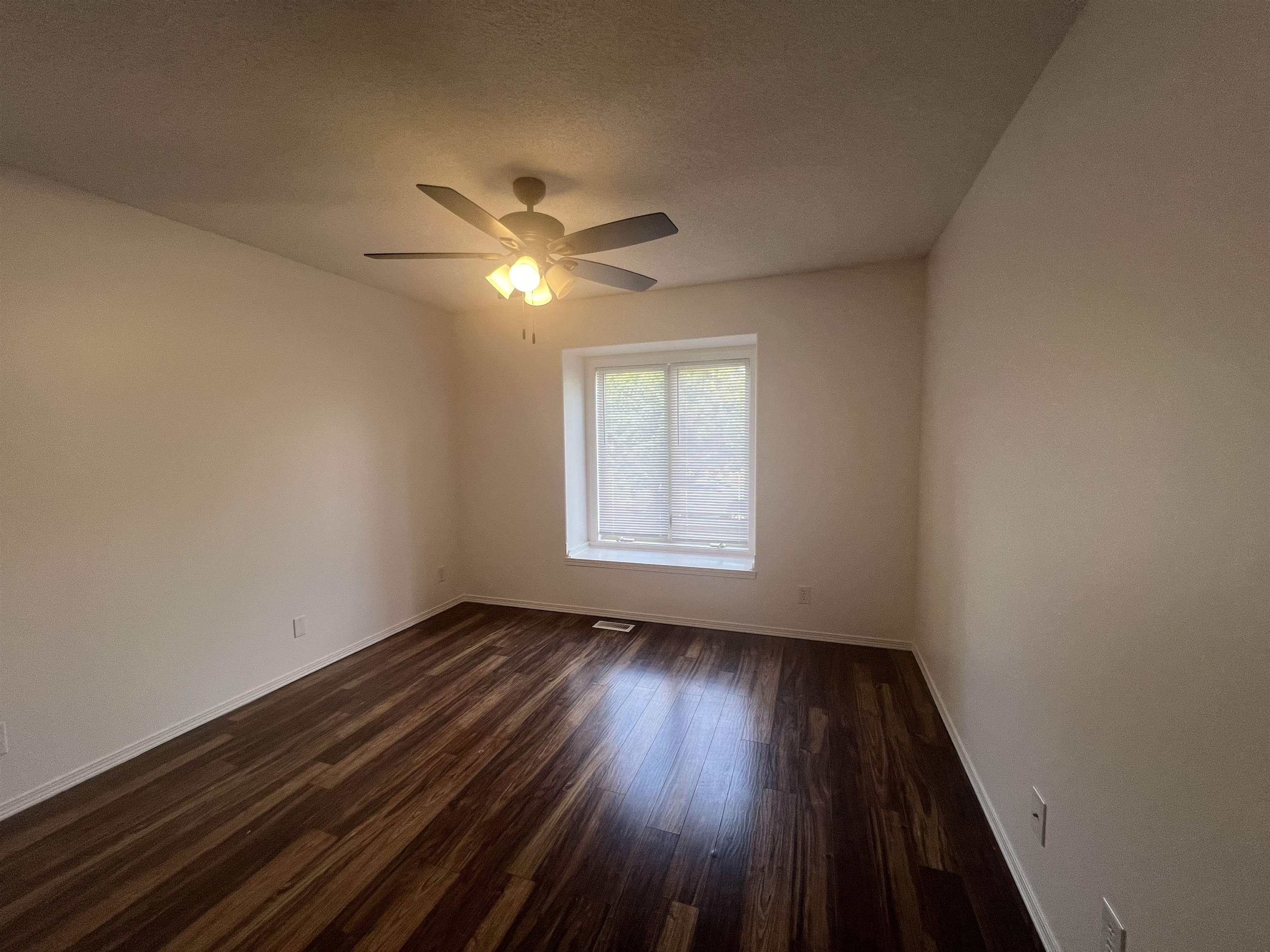 313 N Jaax St Property Photo 23