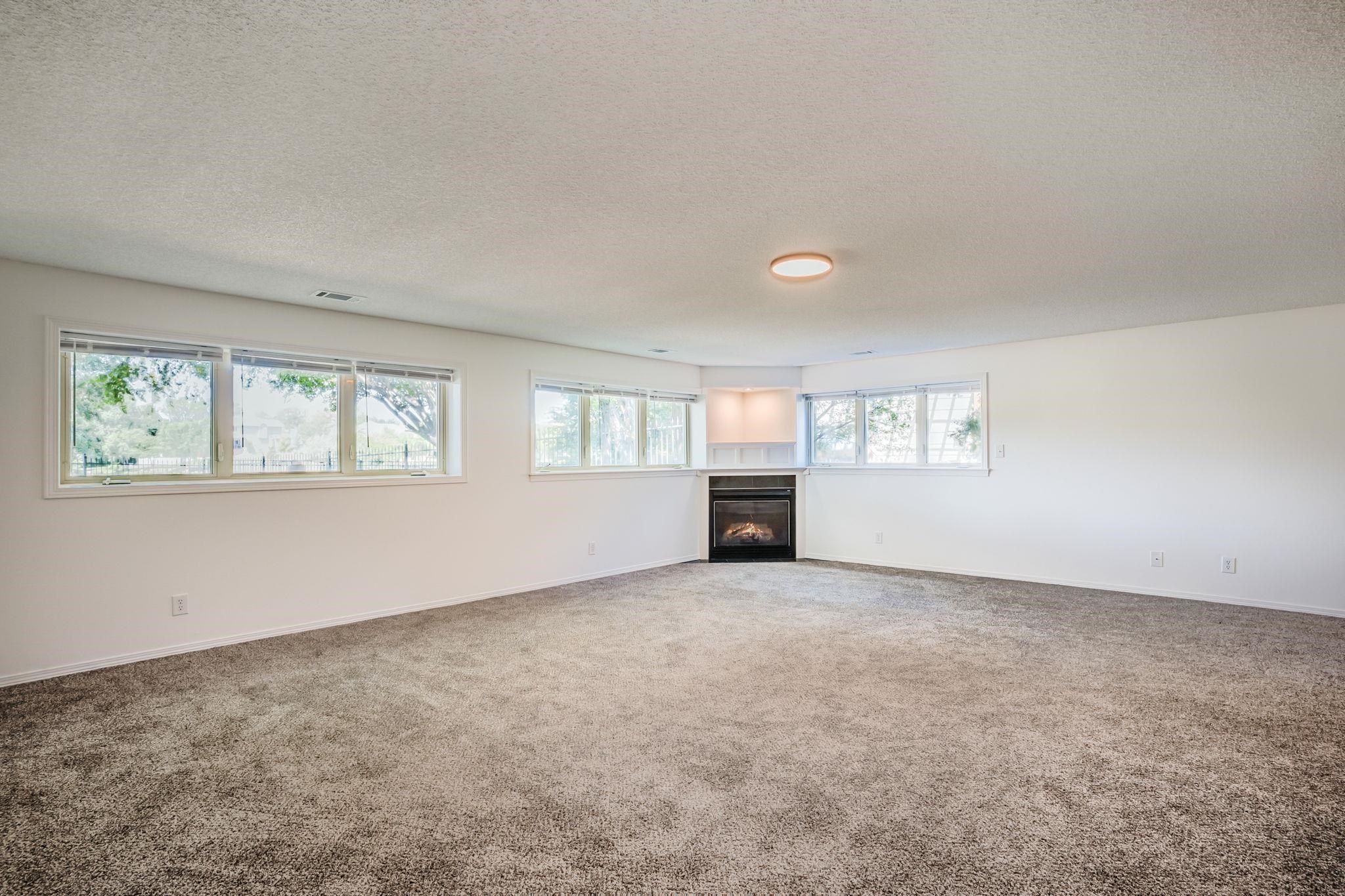 313 N Jaax St Property Photo 25