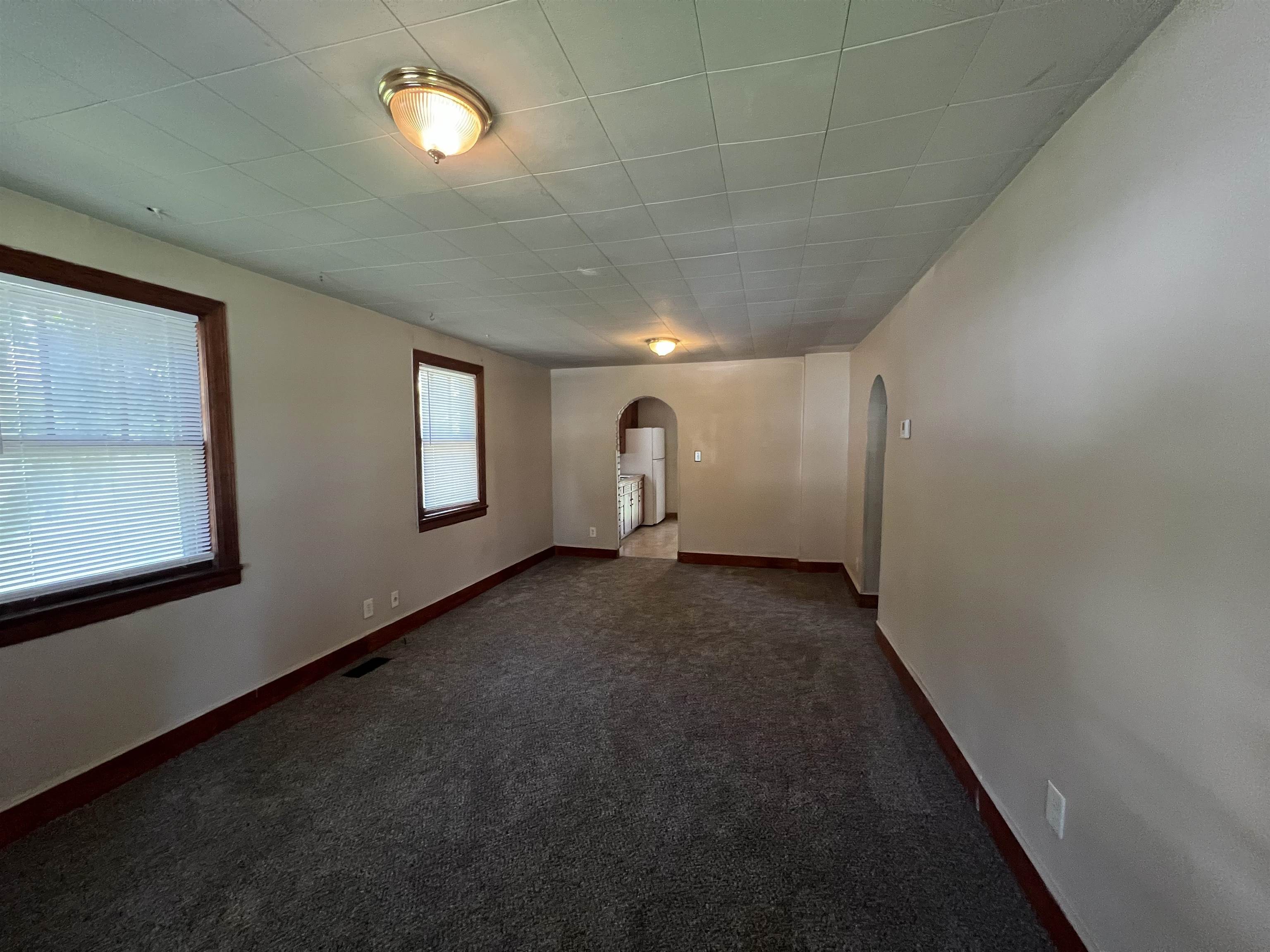 647 N Erie Ave Property Photo 4