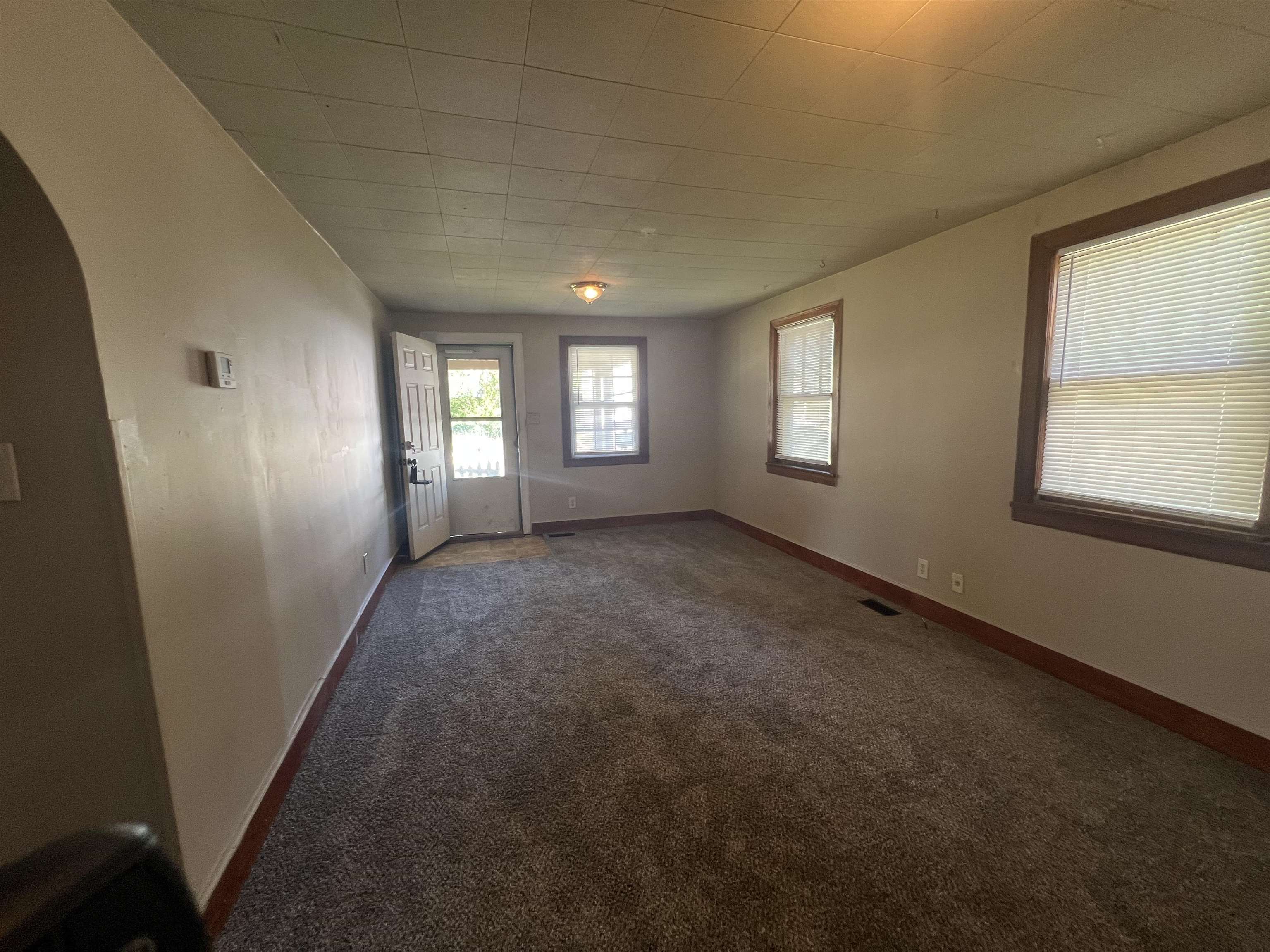 647 N Erie Ave Property Photo 5