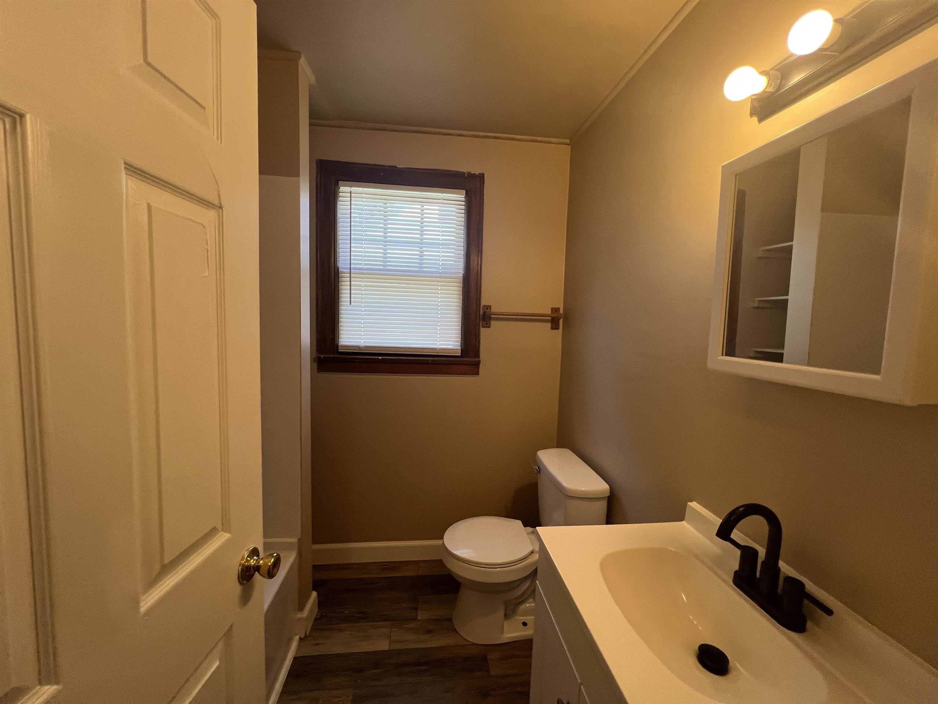 647 N Erie Ave Property Photo 11
