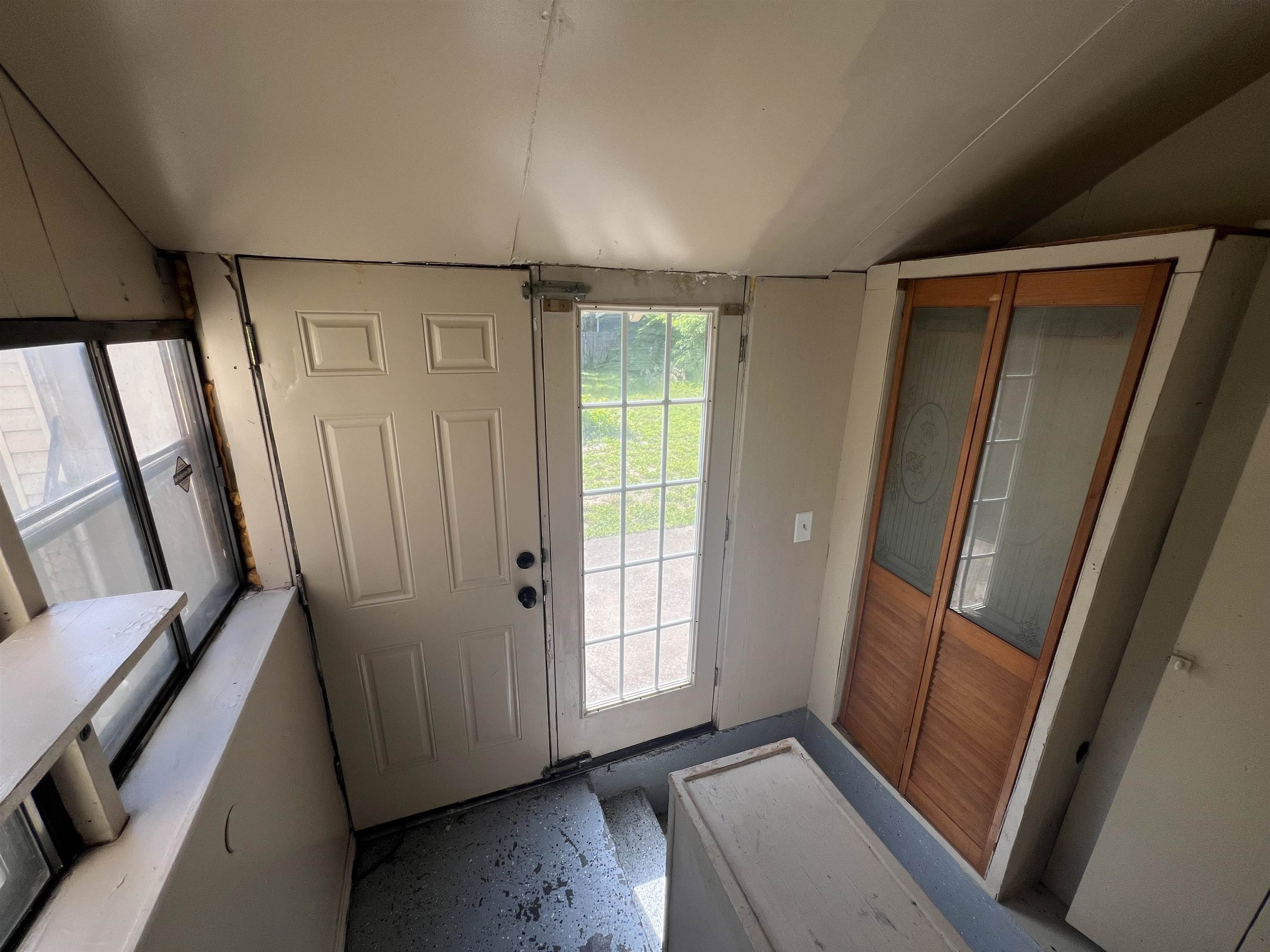 647 N Erie Ave Property Photo 12