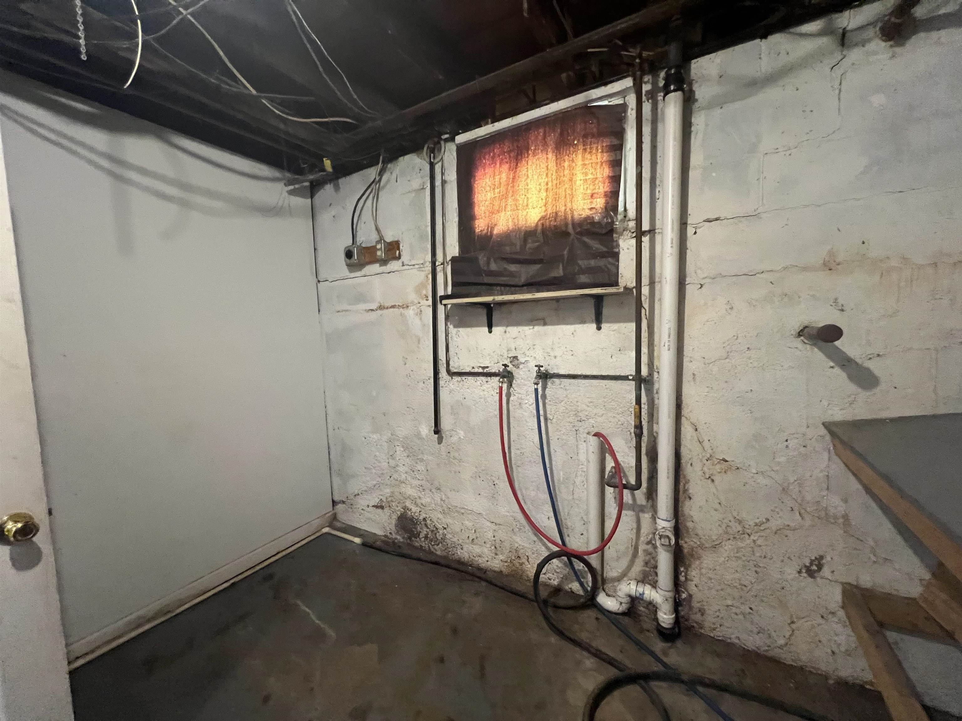 647 N Erie Ave Property Photo 18