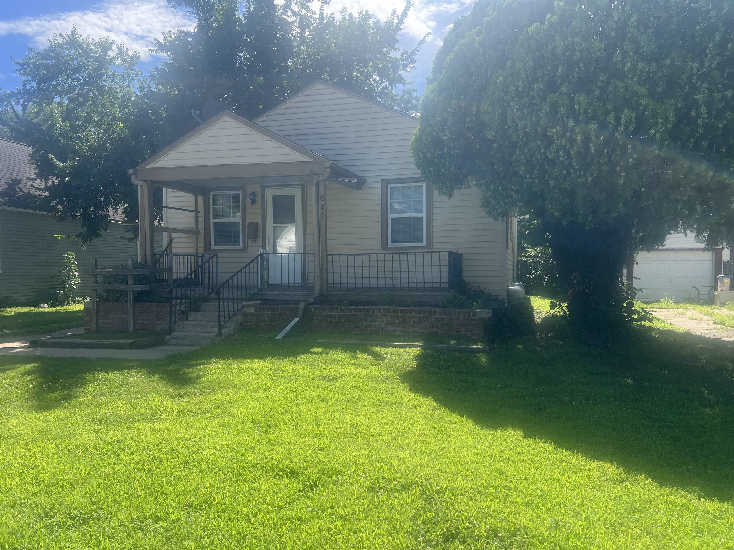 647 N Erie Ave Property Photo 19