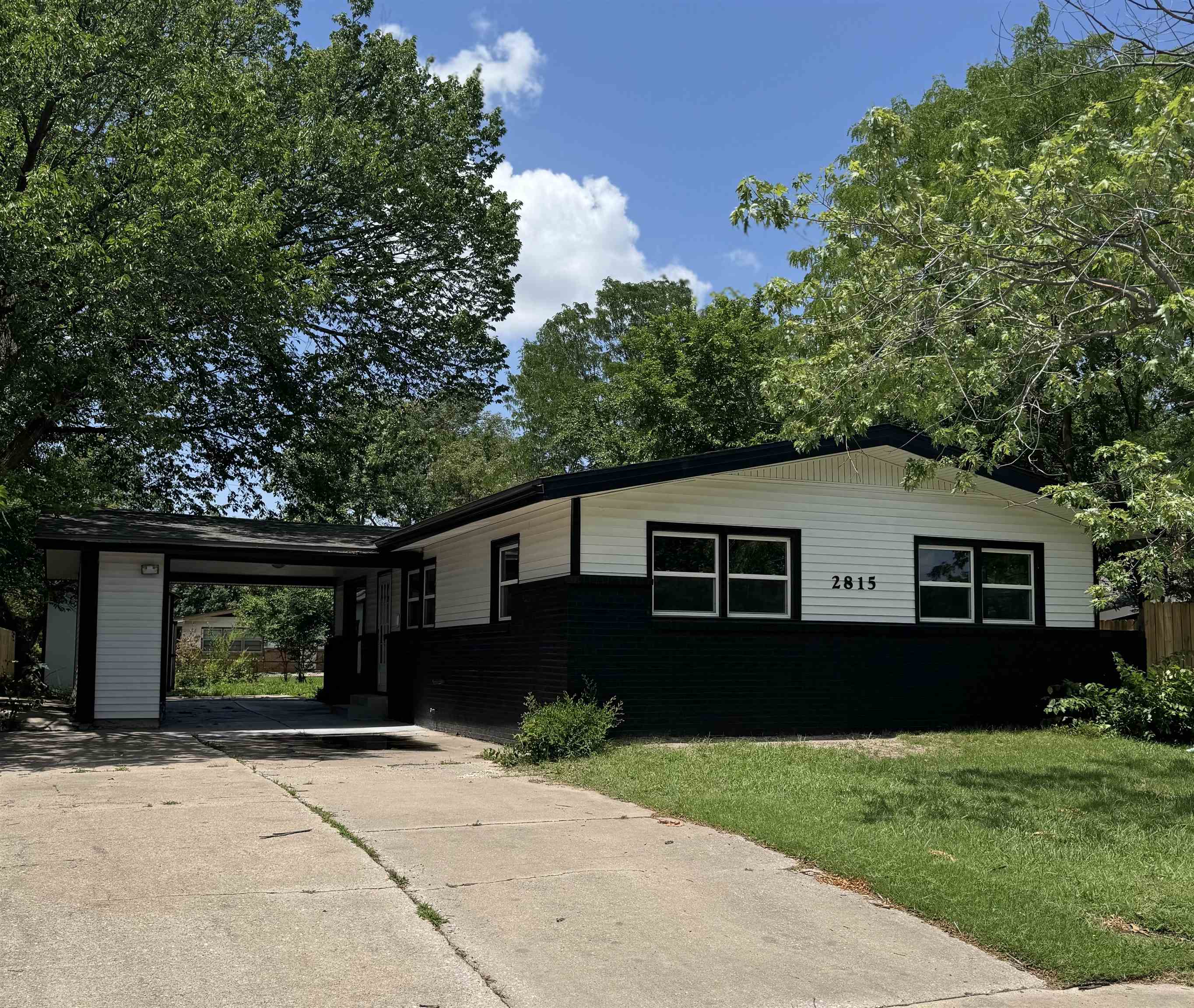 2815 S Glenn Property Photo 1