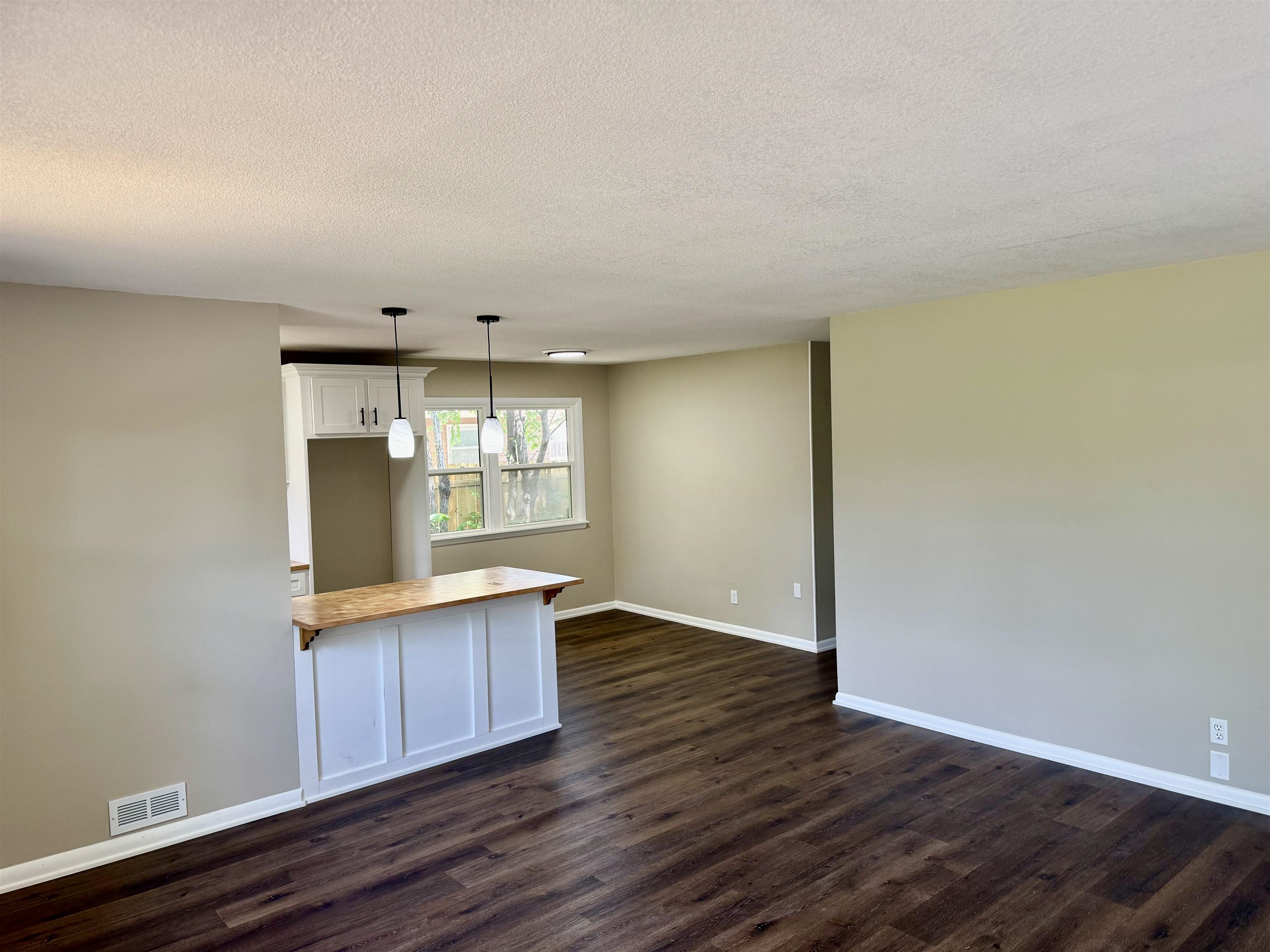 2815 S Glenn Property Photo 3