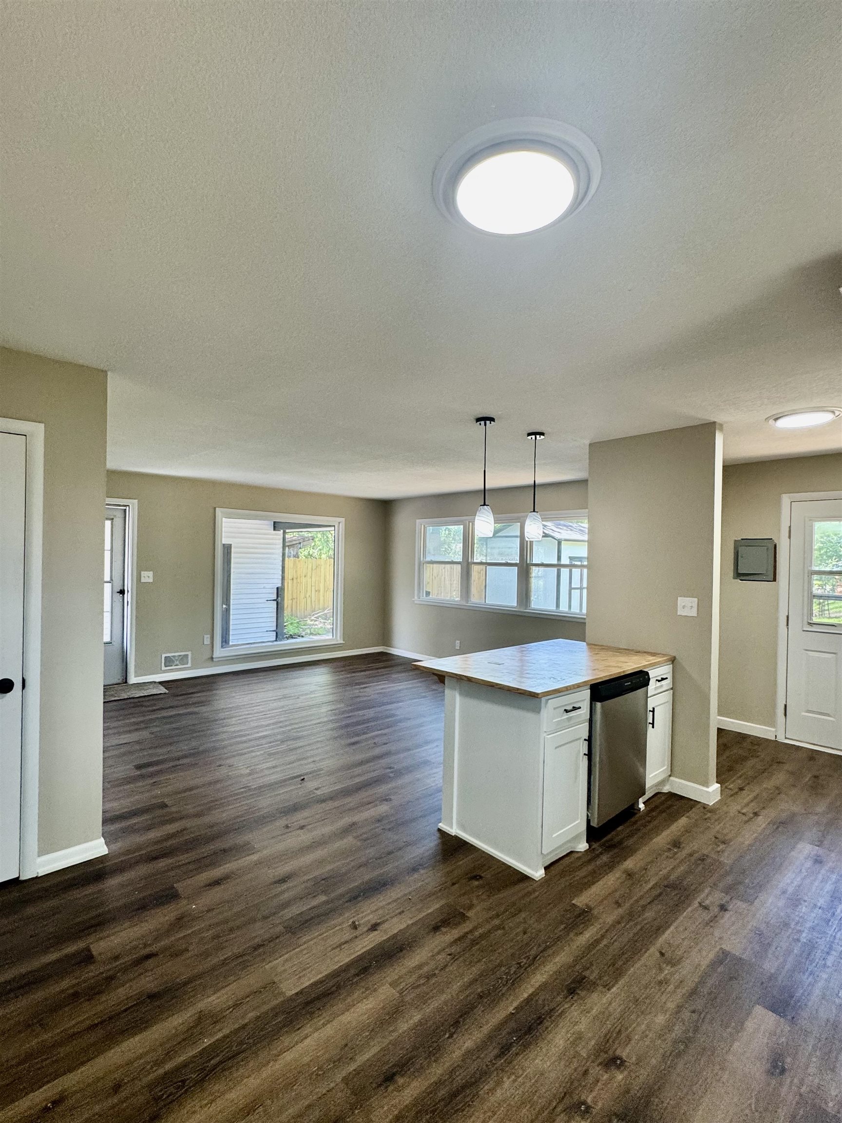 2815 S Glenn Property Photo 4