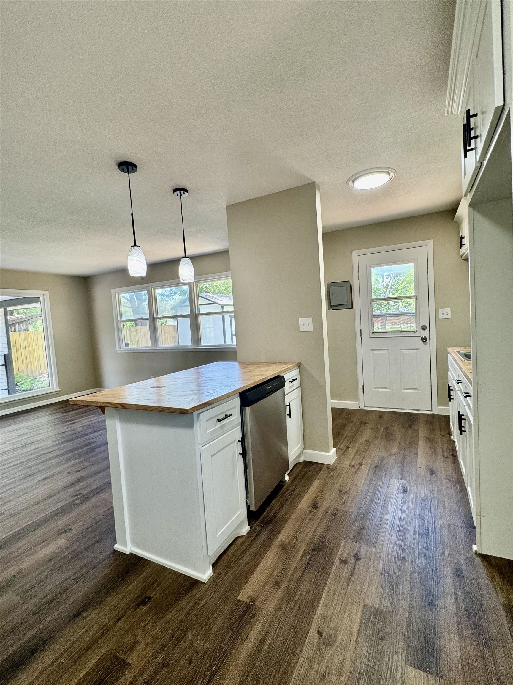 2815 S Glenn Property Photo 5