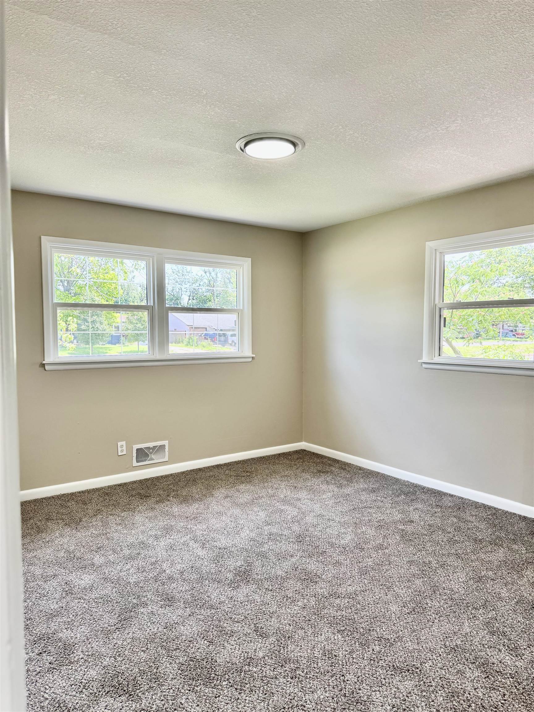 2815 S Glenn Property Photo 8