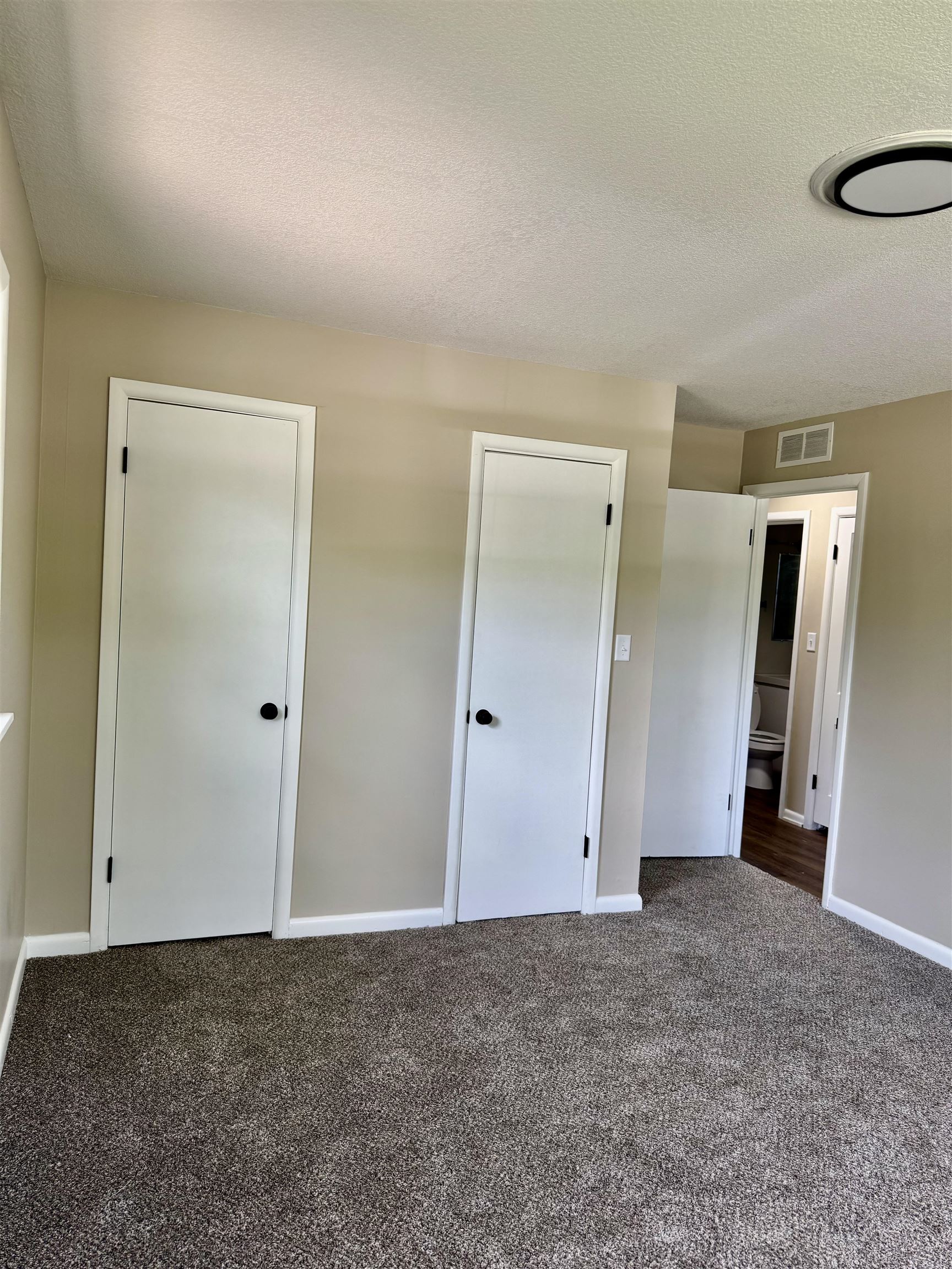 2815 S Glenn Property Photo 9
