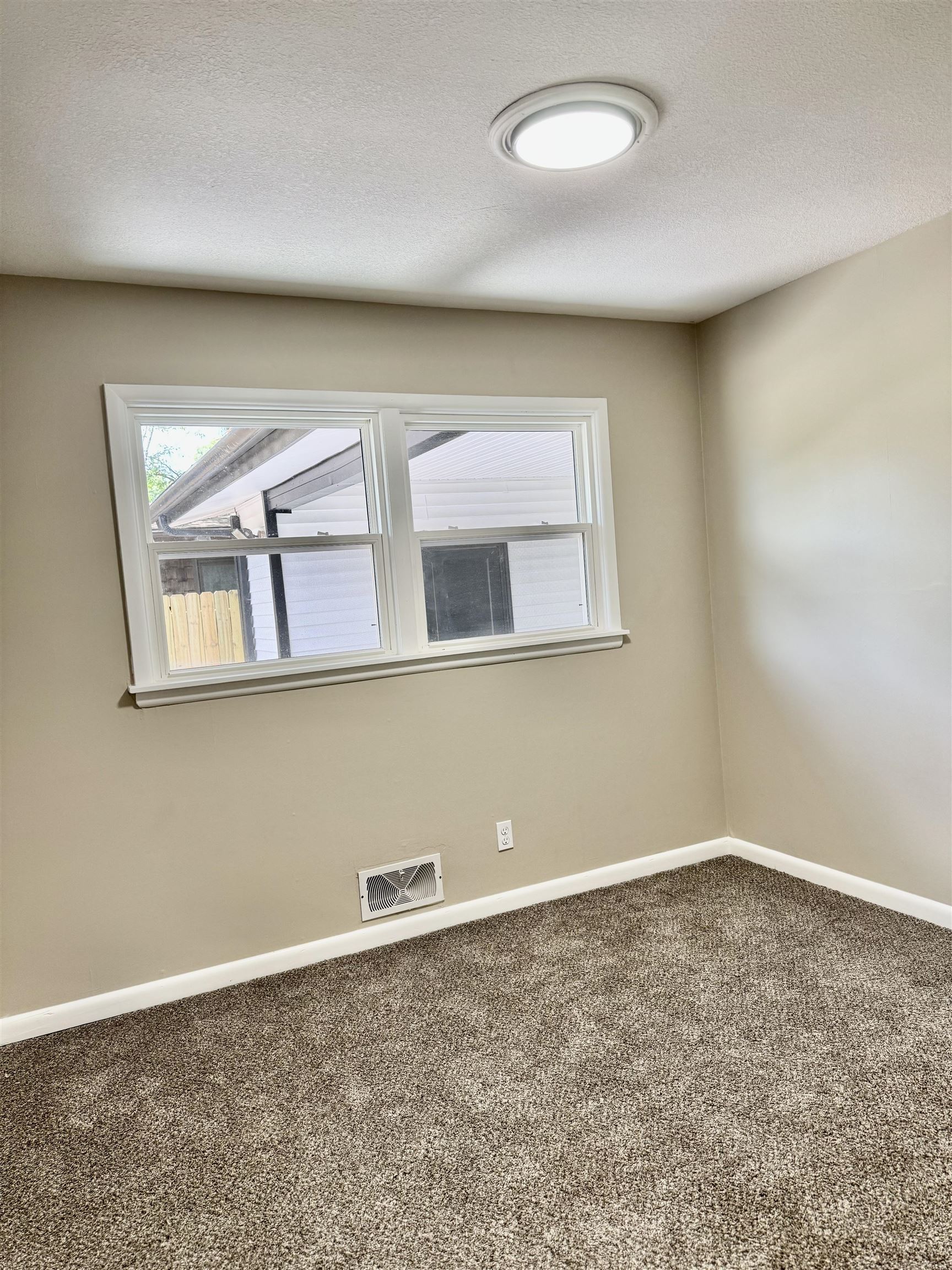 2815 S Glenn Property Photo 12