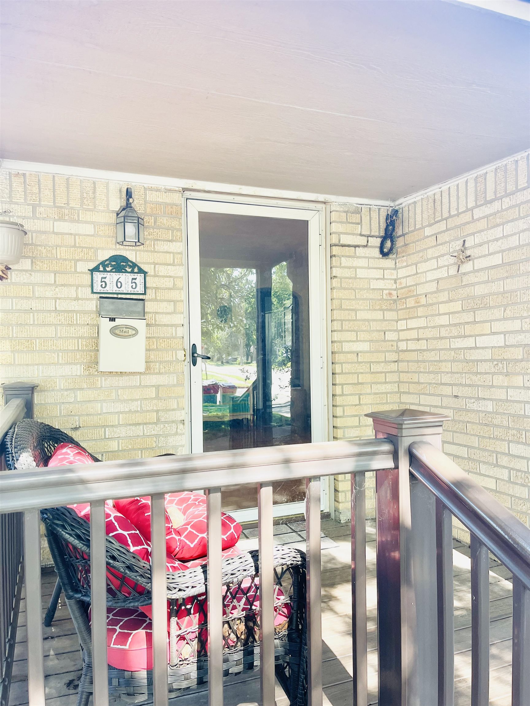565 N Park Ave Property Photo 11