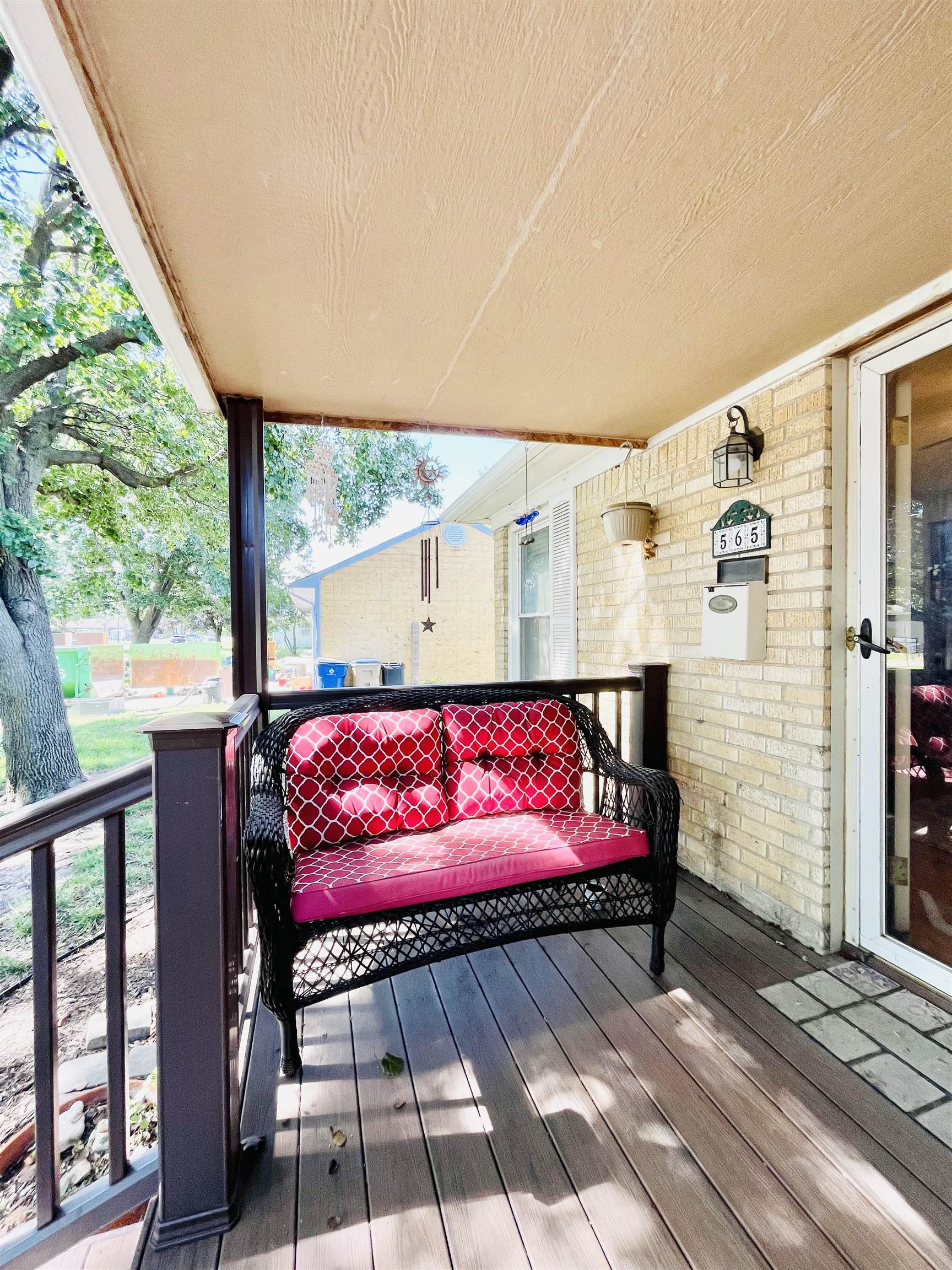 565 N Park Ave Property Photo 12