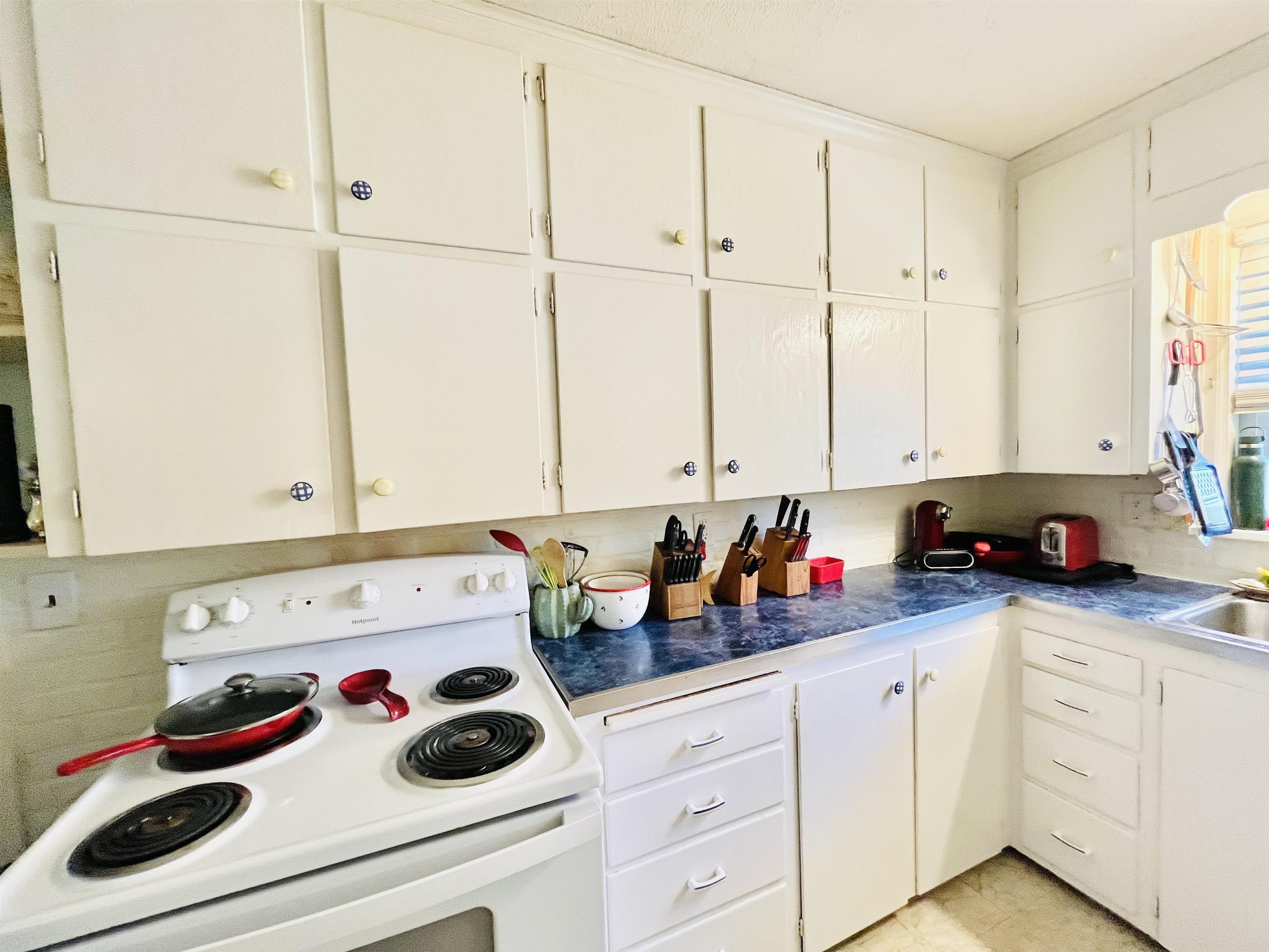 565 N Park Ave Property Photo 19