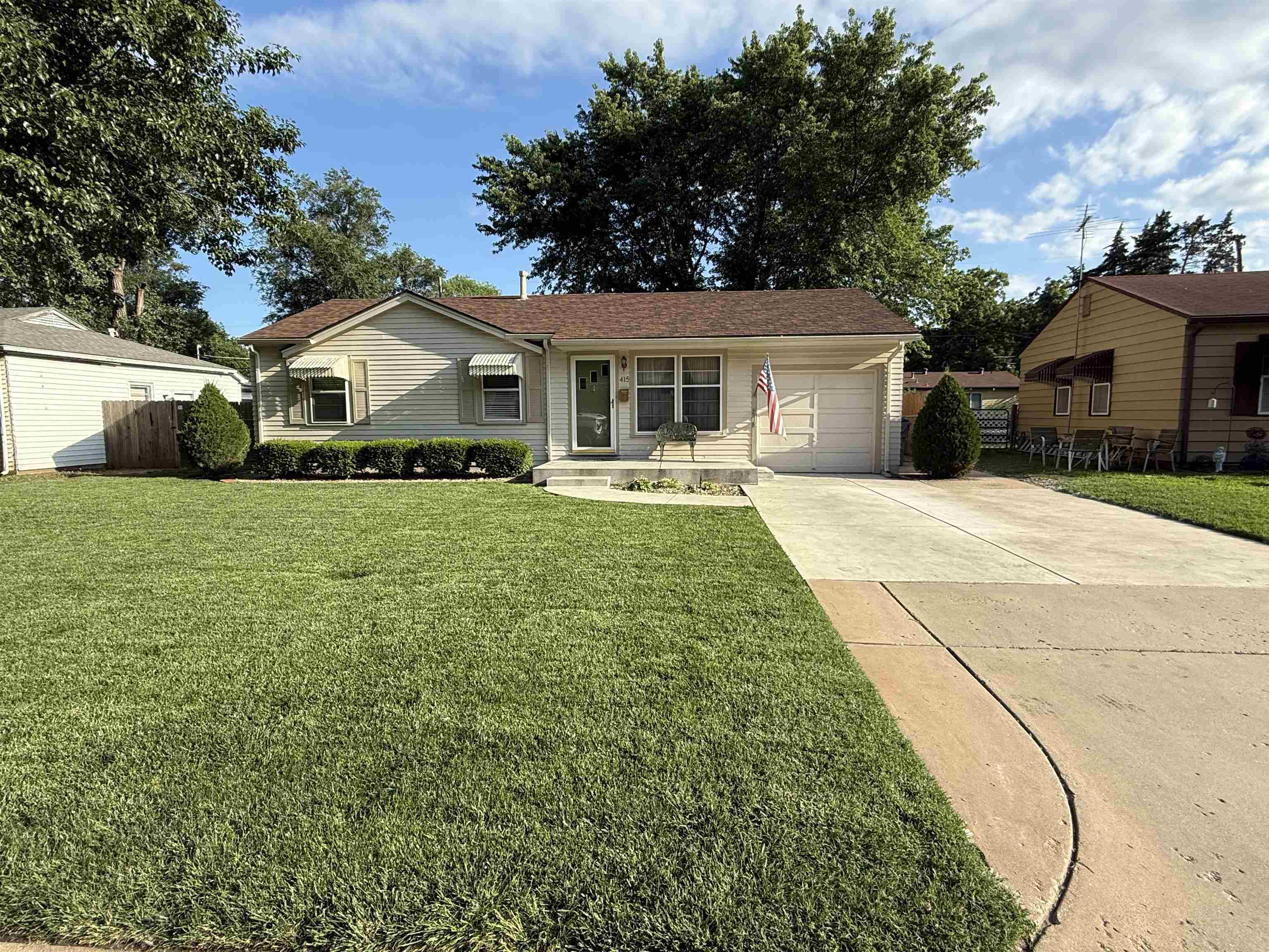 415 W Spring Dr. Property Photo 1